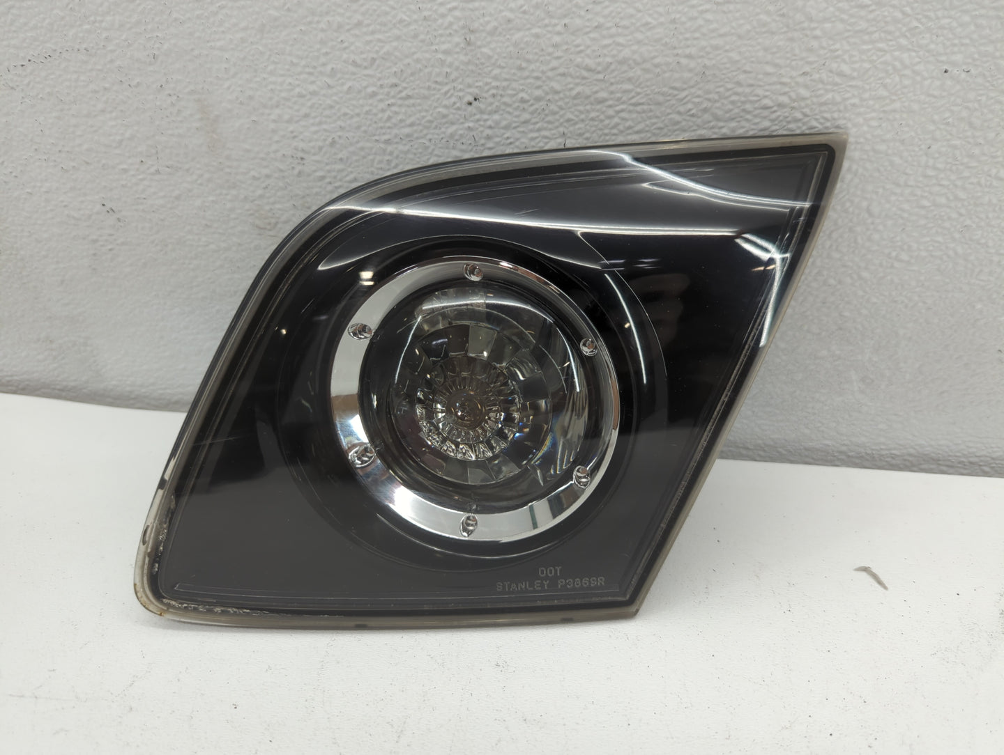 2004-2006 Mazda 3 Tail Light Assembly Passenger Right OEM P/N:P2913 Fits Fits 2004 2005 2006 OEM Used Auto Parts - Oemusedau