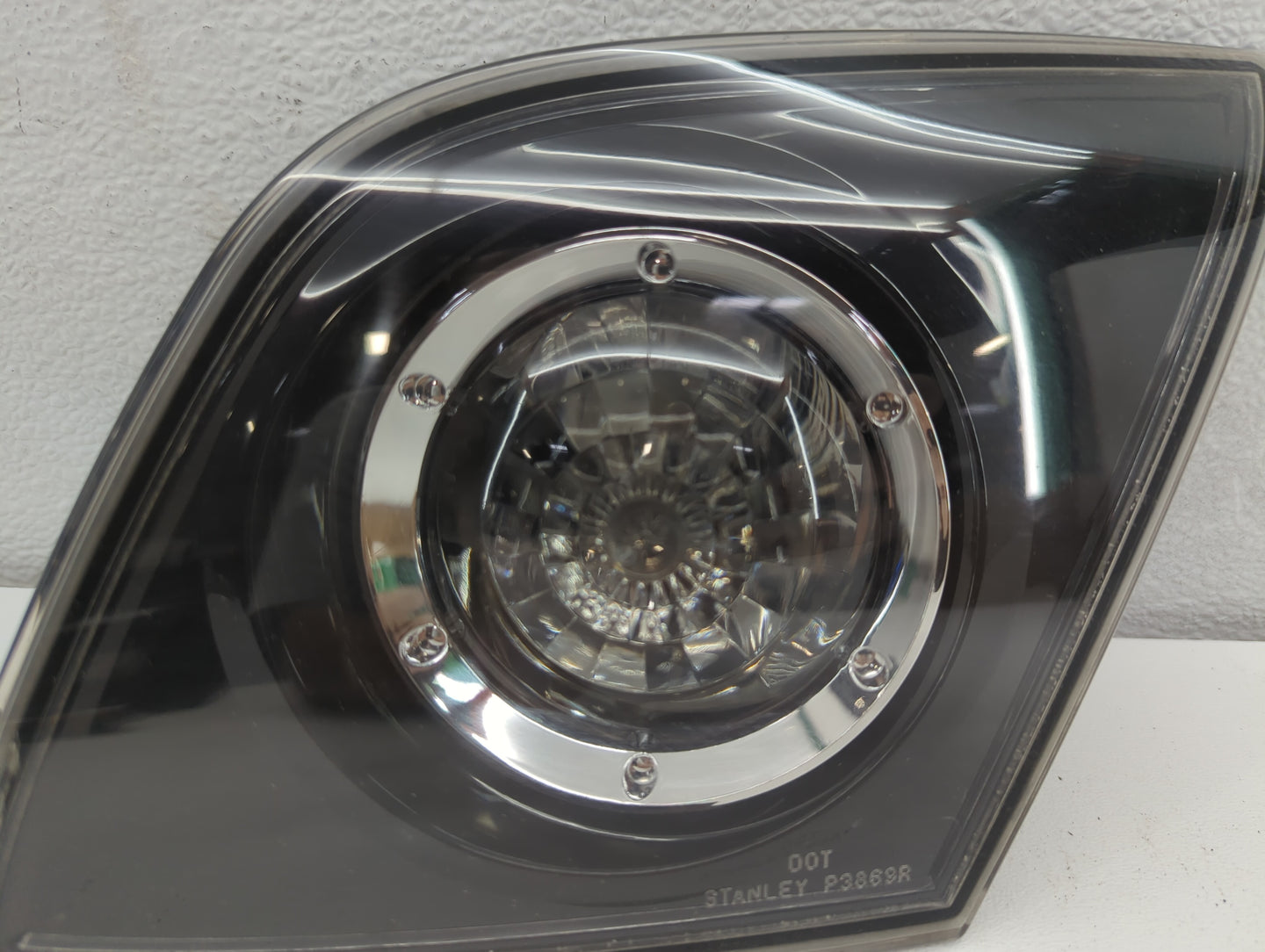 2004-2006 Mazda 3 Tail Light Assembly Passenger Right OEM P/N:P2913 Fits Fits 2004 2005 2006 OEM Used Auto Parts - Oemusedau