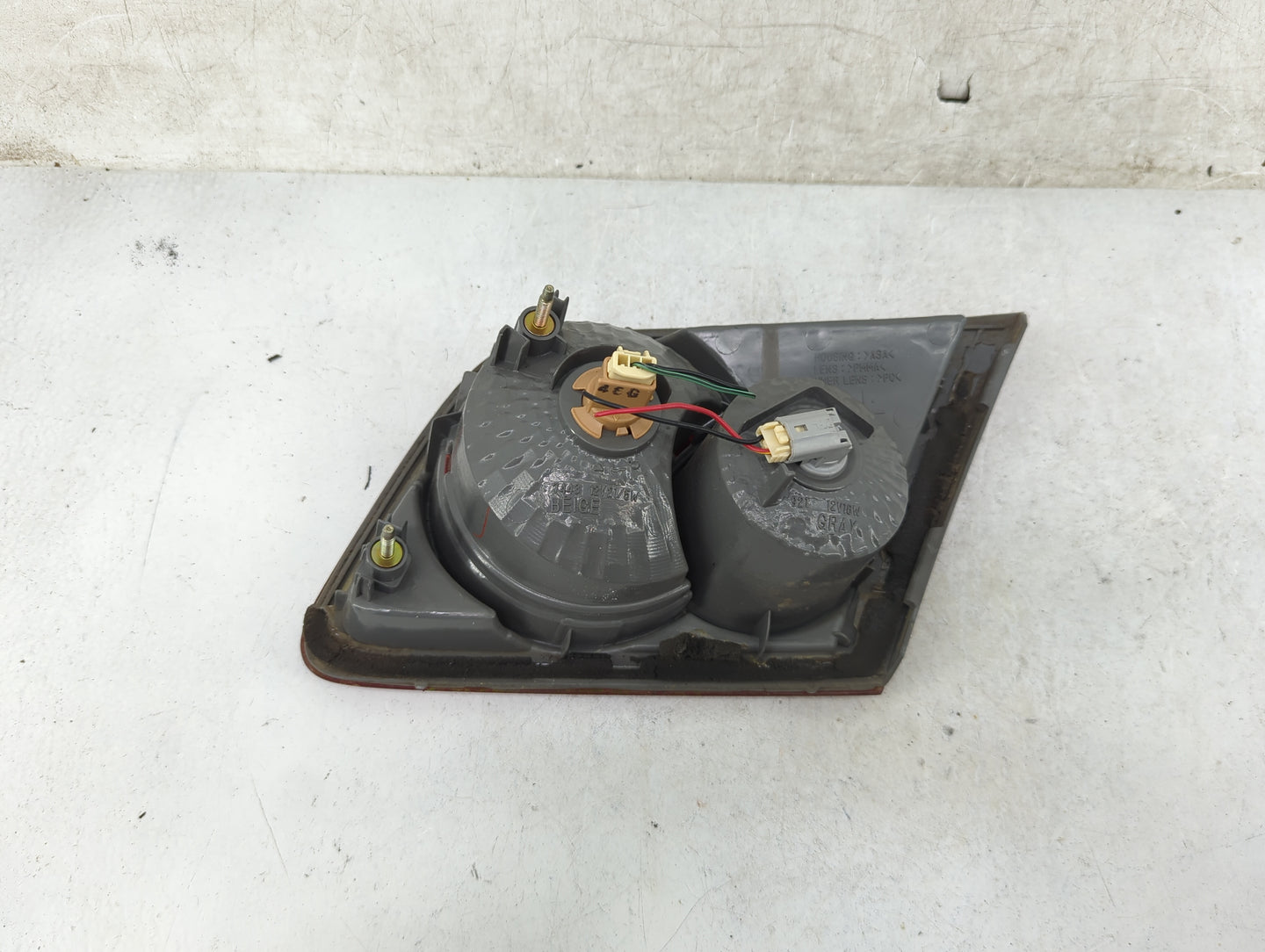 2003-2005 Mazda 6 Passenger Right Side Deck Lid Mounted Tail Light - Oemusedautoparts1.com
