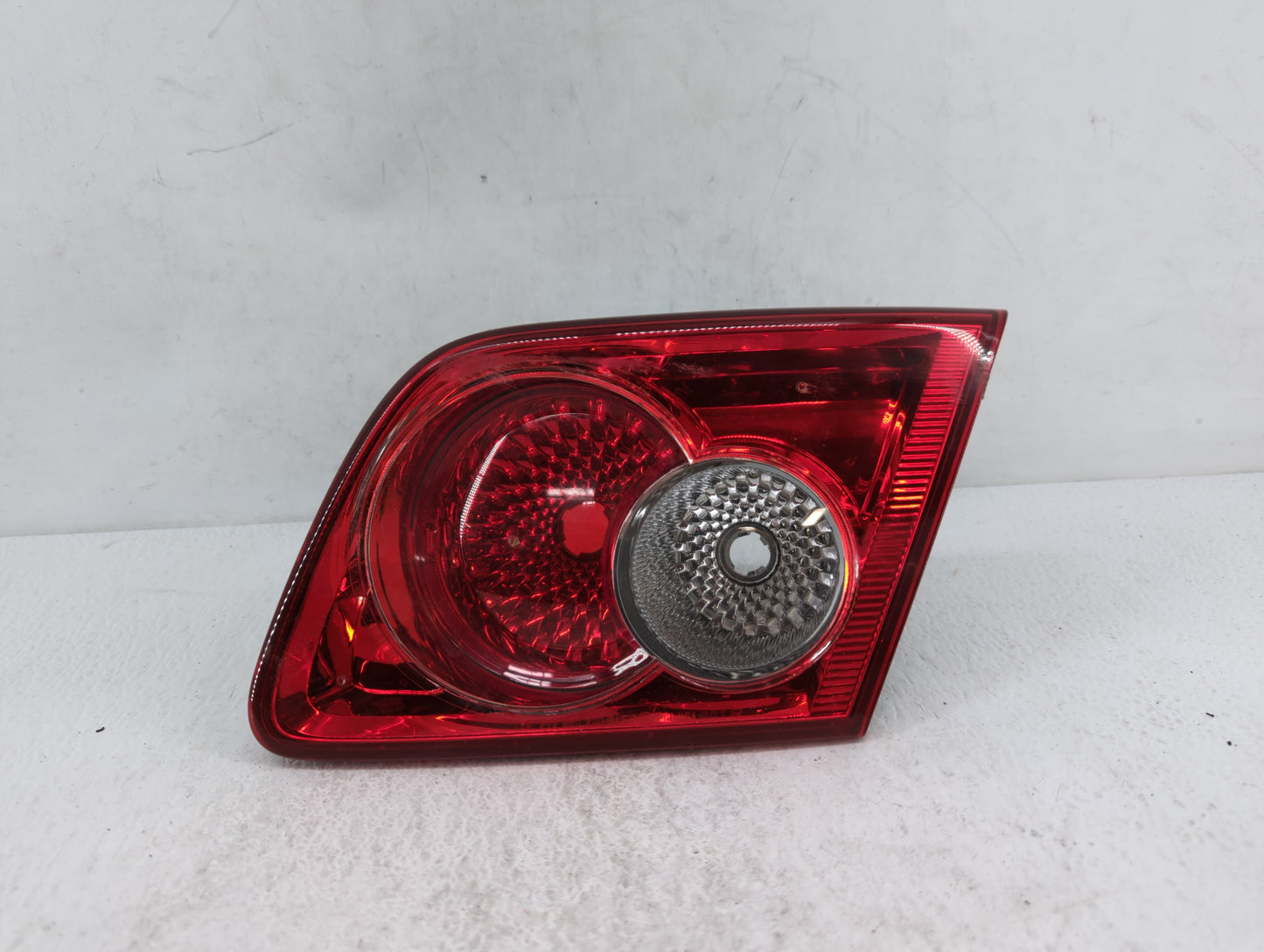 2003-2005 Mazda 6 Tail Light Assembly Passenger Right OEM P/N:2TZ 950 200 2TZ950200 Fits Fits 2003 2004 2005 OEM Used Auto P