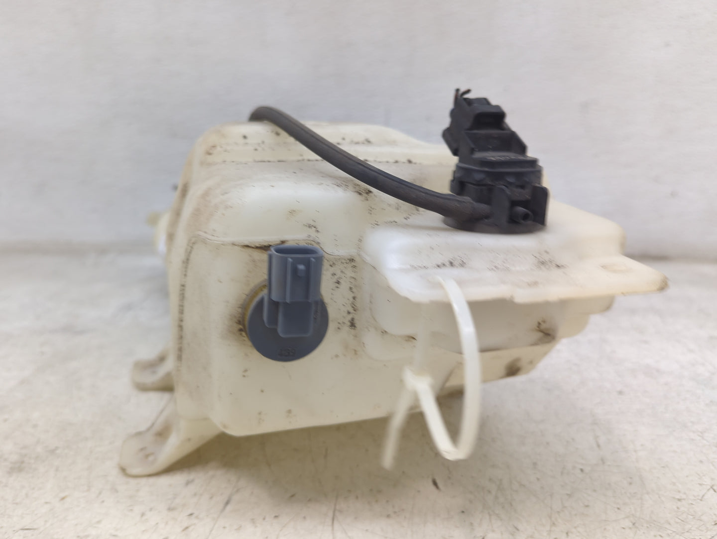 Mazda Mazda6 Windshield Washer Fluid Reservoir Bottle 1482217 - Oemusedautoparts1.com