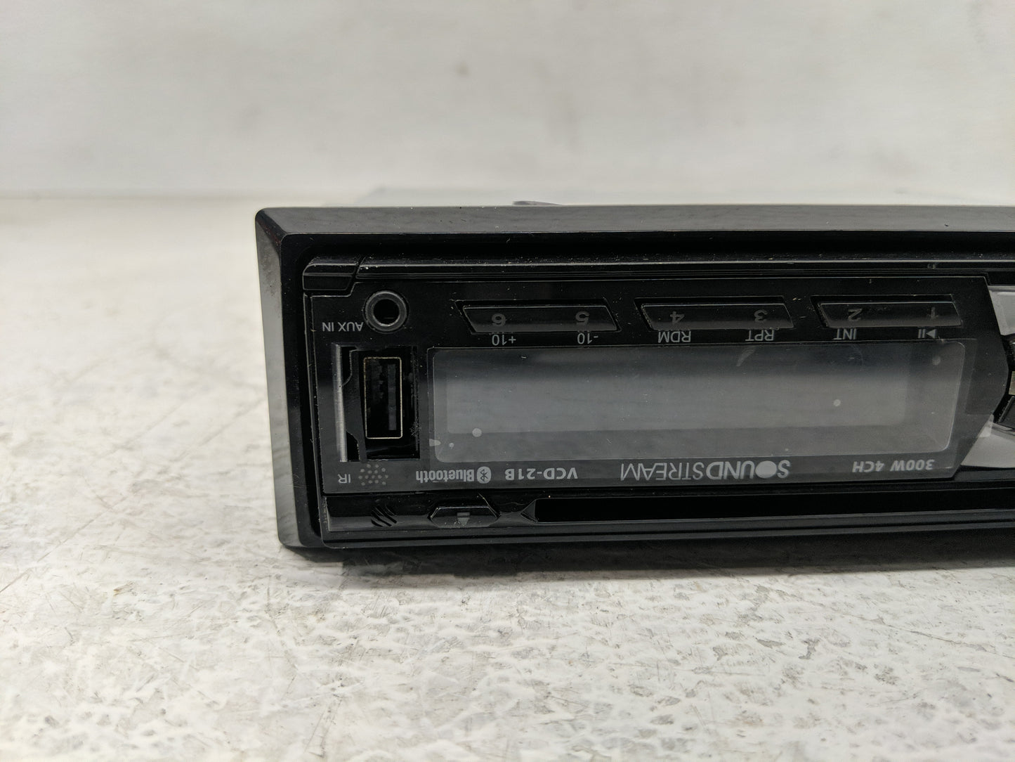 2005 Mazda Tribute Radio AM FM Cd Player Receiver Replacement P/N:VCD-21B Fits OEM Used Auto Parts - Oemusedautoparts1.com