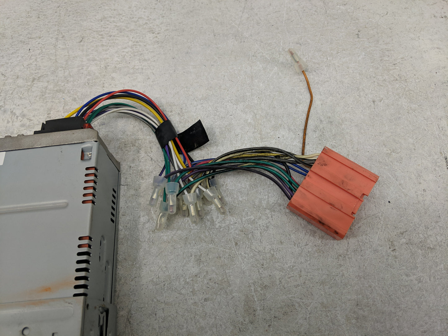 2005 Mazda Tribute Radio AM FM Cd Player Receiver Replacement P/N:VCD-21B Fits OEM Used Auto Parts - Oemusedautoparts1.com