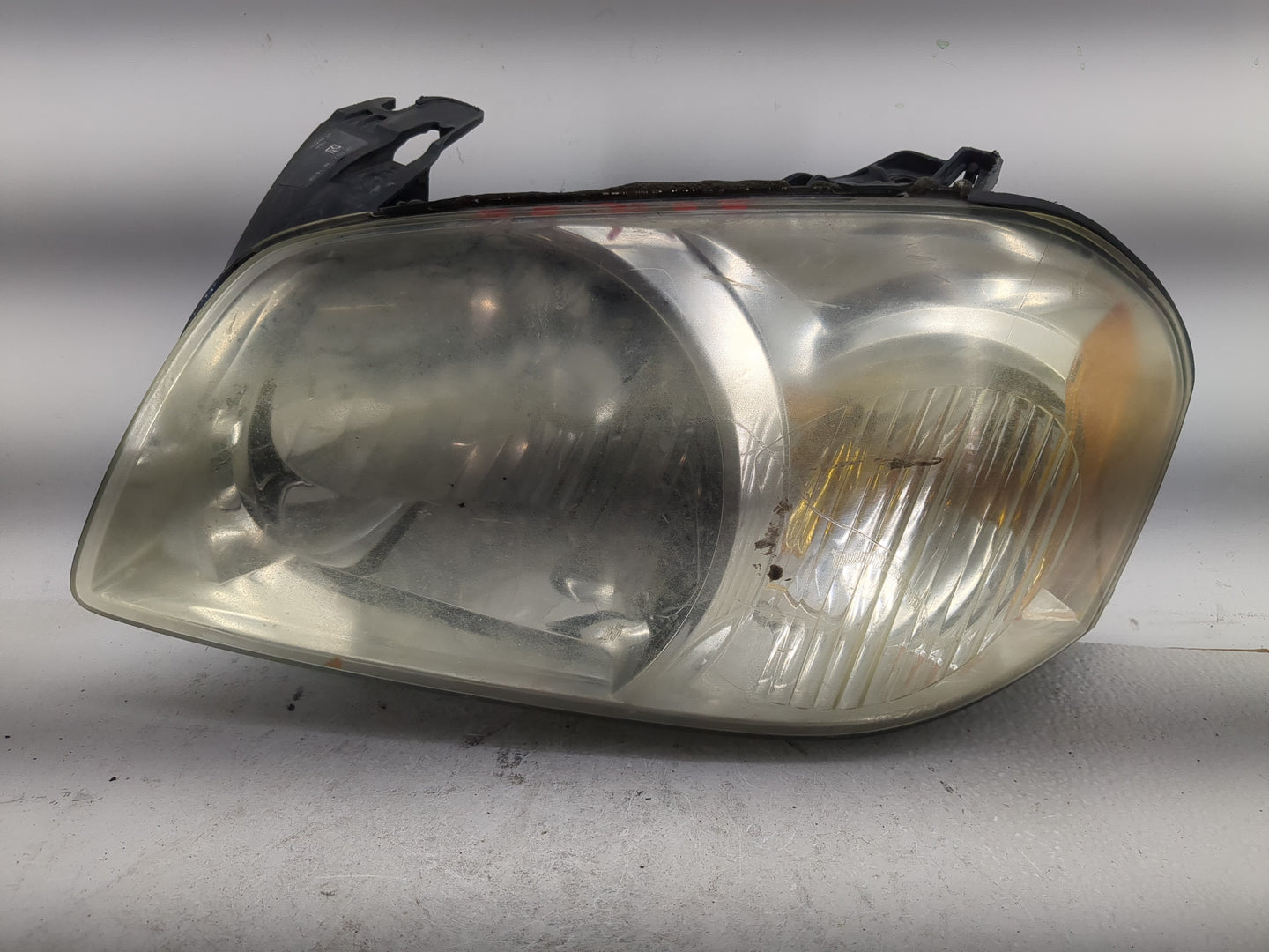 2005-2006 Mazda Tribute Driver Left Oem Head Light Headlight Lamp - Oemusedautoparts1.com