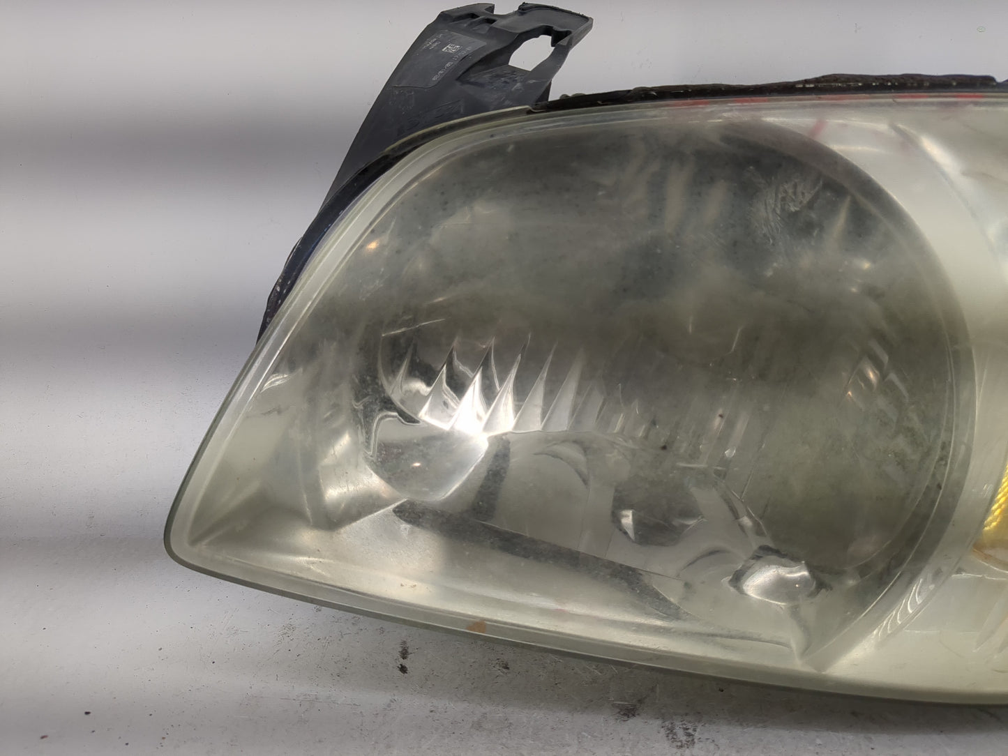 2005-2006 Mazda Tribute Driver Left Oem Head Light Headlight Lamp - Oemusedautoparts1.com