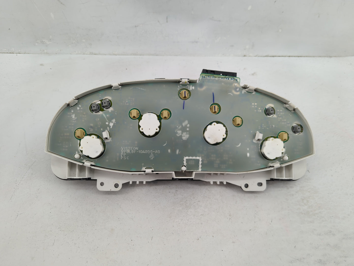 2005-2006 Mazda Tribute Instrument Cluster Speedometer Gauges P/N:5L8F-10A855-AB Fits Fits 2005 2006 OEM Used Auto Parts - O