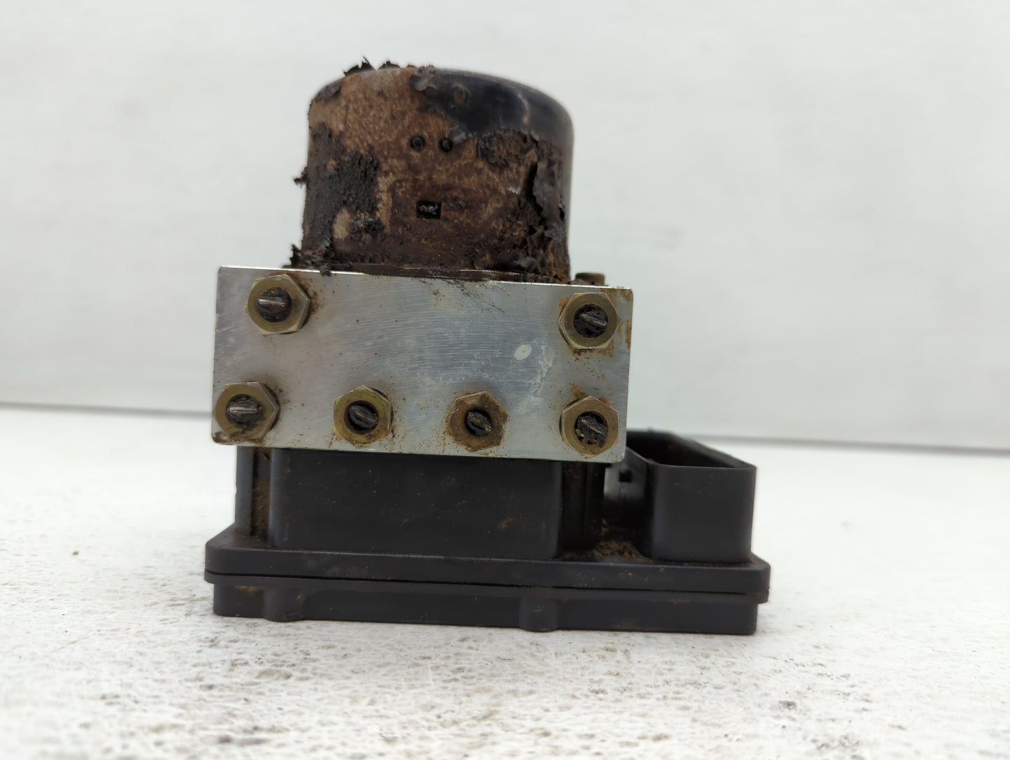 2005-2006 Mazda Tribute ABS Pump Control Module Replacement P/N:5L84-2C346-AH Fits Fits 2005 2006 OEM Used Auto Parts - Oemu