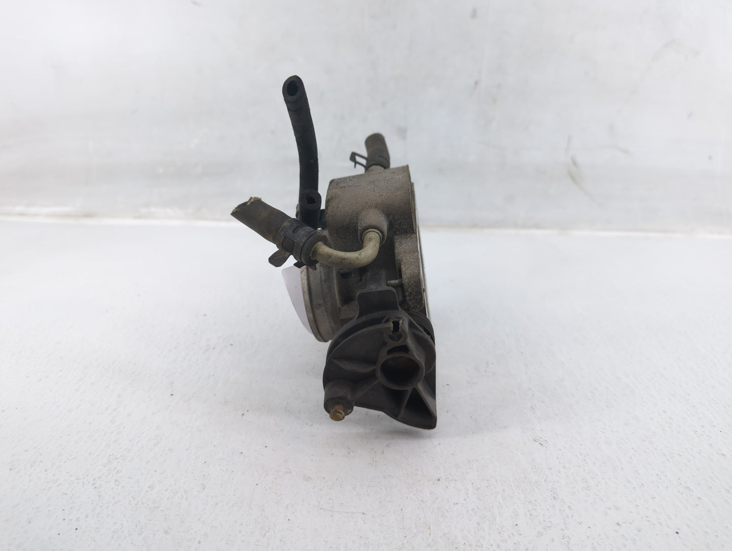 2005-2008 Mazda Tribute Throttle Body P/N:F5RF 9B989 BB Fits Fits 2005 2006 2007 2008 OEM Used Auto Parts - Oemusedautoparts