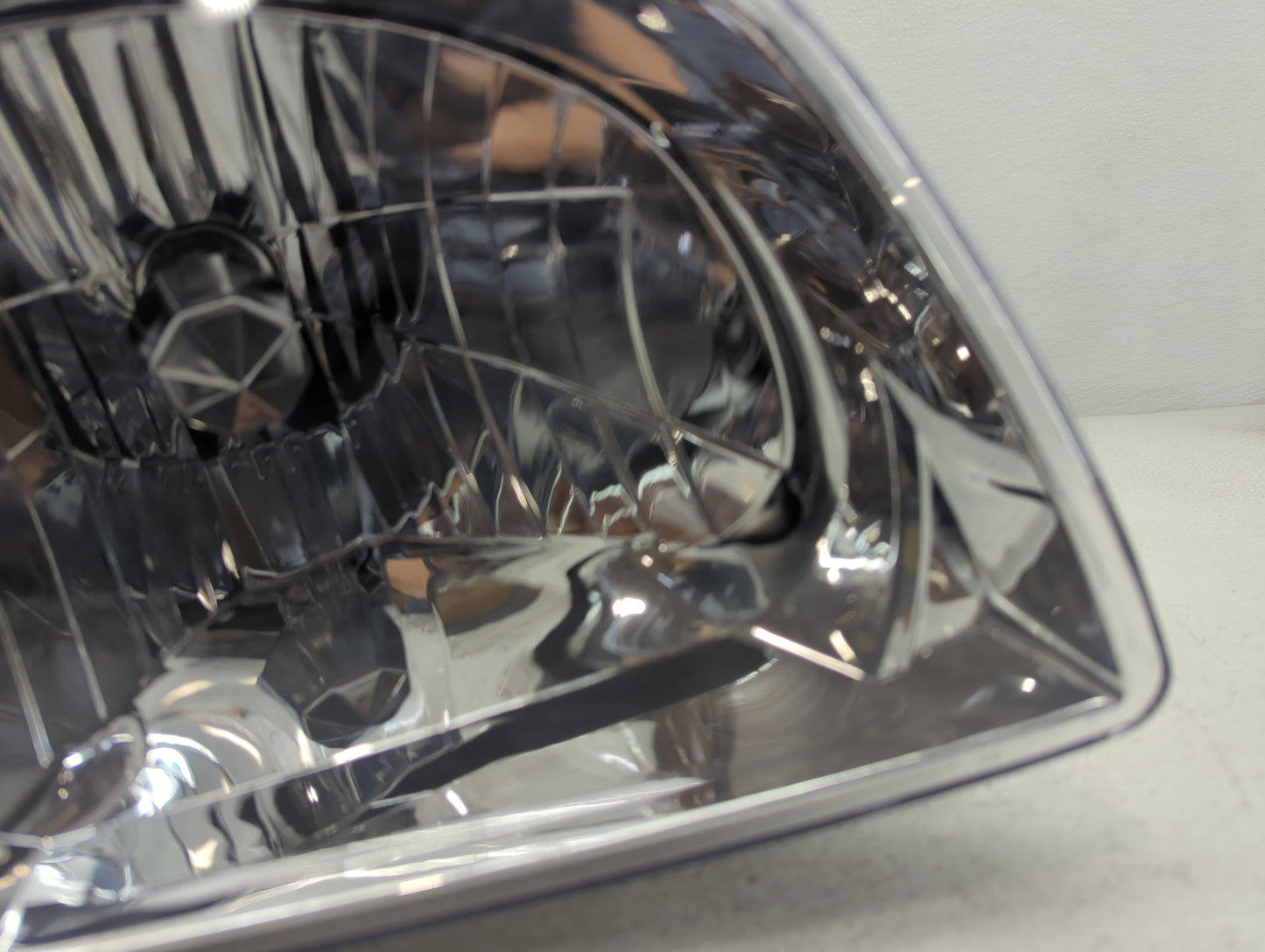 2005-2006 Mazda Tribute Passenger Right Oem Head Light Headlight Lamp - Oemusedautoparts1.com