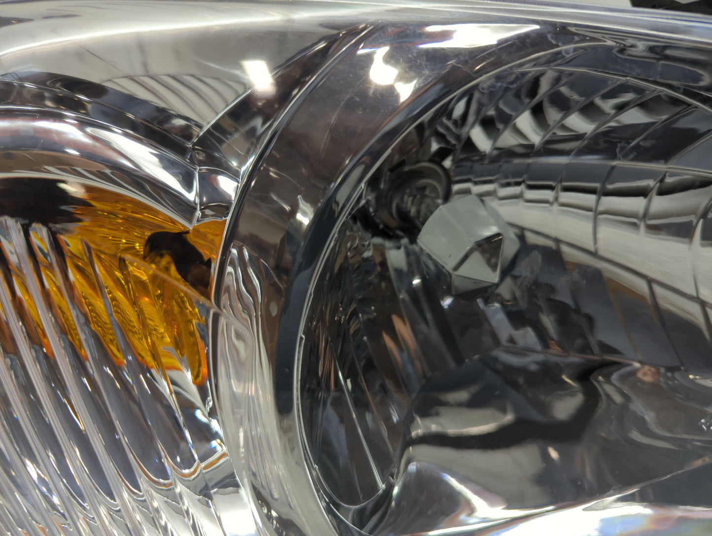 2005-2006 Mazda Tribute Passenger Right Oem Head Light Headlight Lamp - Oemusedautoparts1.com