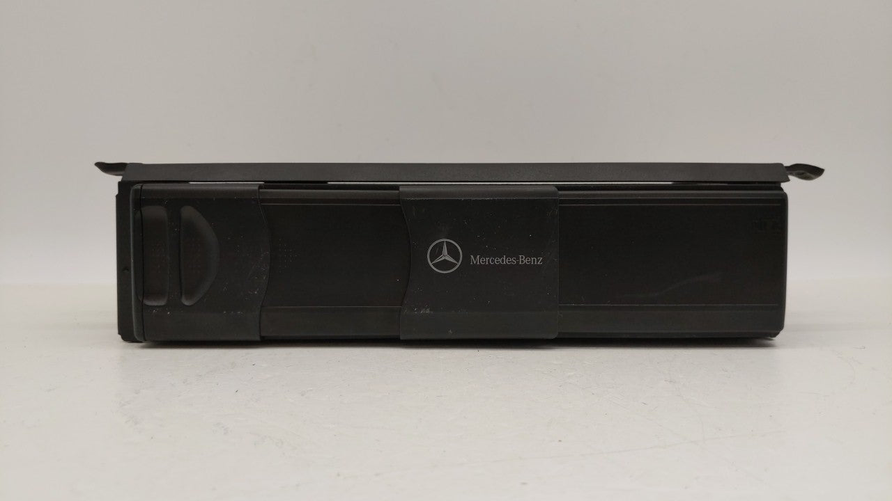 2004-2007 Mercedes-Benz C230 Radio AM FM Cd Player Receiver Replacement P/N:2208274642 A 220 820 60 85 Fits OEM Used Auto Pa