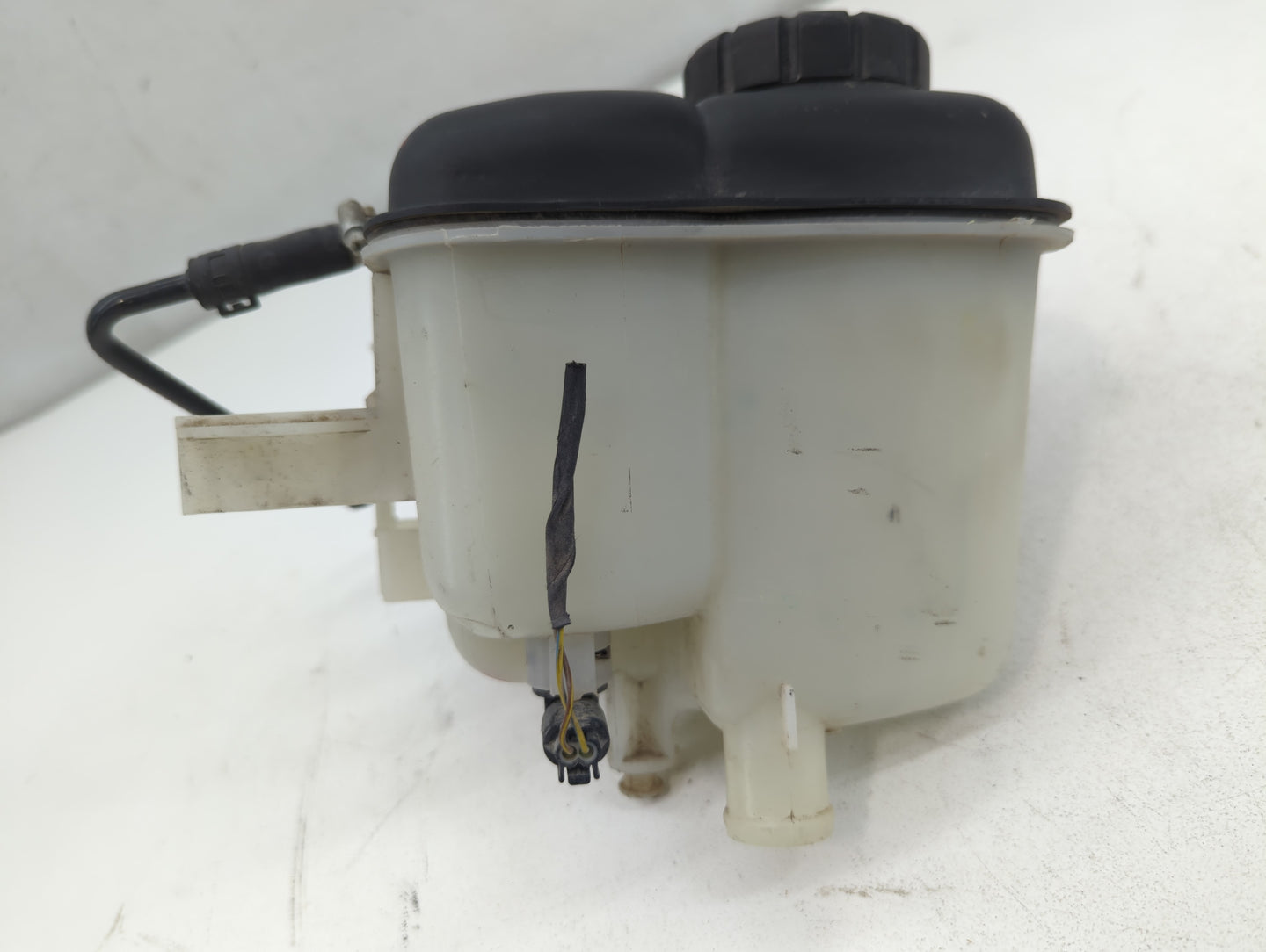 2002-2007 Mercedes-benz C230 Windshield Washer Fluid Reservoir Bottle Oem - Oemusedautoparts1.com