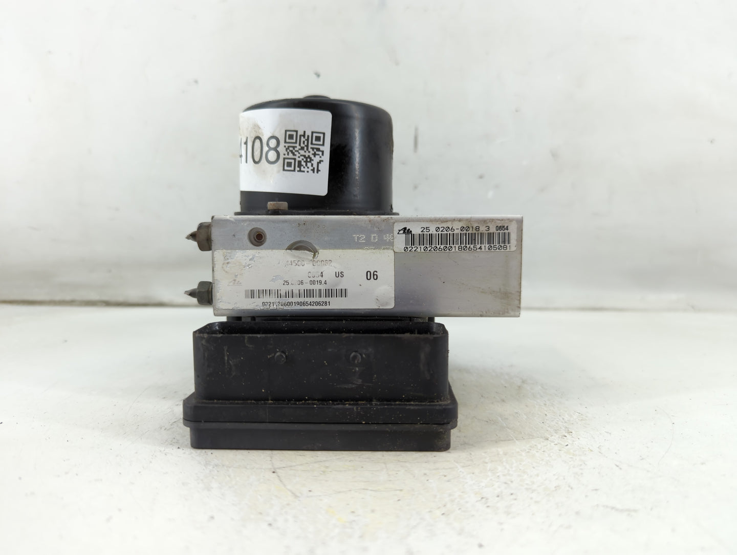 2005 Mercedes-Benz C240 ABS Pump Control Module Replacement P/N:02210206001 Fits OEM Used Auto Parts - Oemusedautoparts1.com