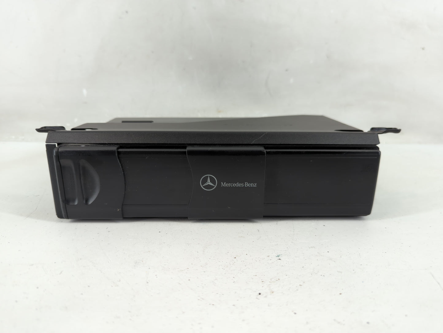 2005 Mercedes-Benz C240 Radio AM FM Cd Player Receiver Replacement P/N:A 203 870 33 89 Fits OEM Used Auto Parts - Oemusedaut
