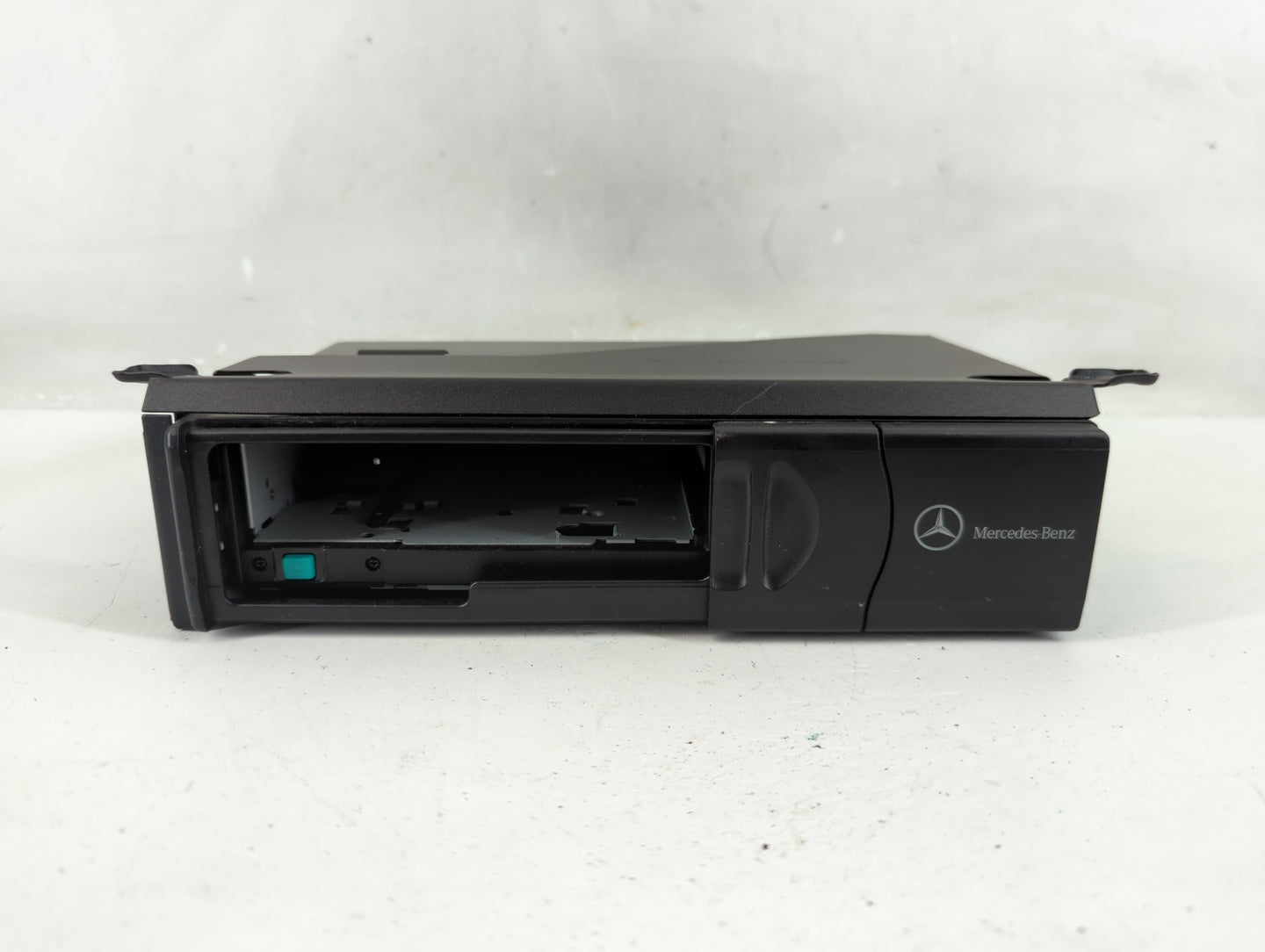 2005 Mercedes-Benz C240 Radio AM FM Cd Player Receiver Replacement P/N:A 203 870 33 89 Fits OEM Used Auto Parts - Oemusedaut