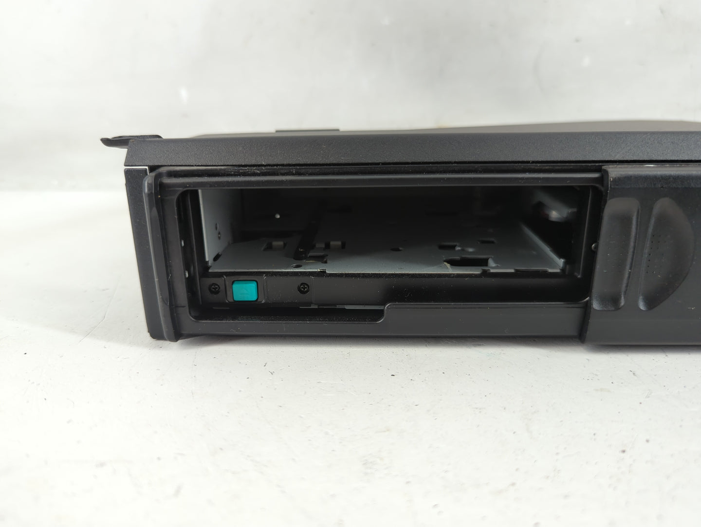 2005 Mercedes-Benz C240 Radio AM FM Cd Player Receiver Replacement P/N:A 203 870 33 89 Fits OEM Used Auto Parts - Oemusedaut