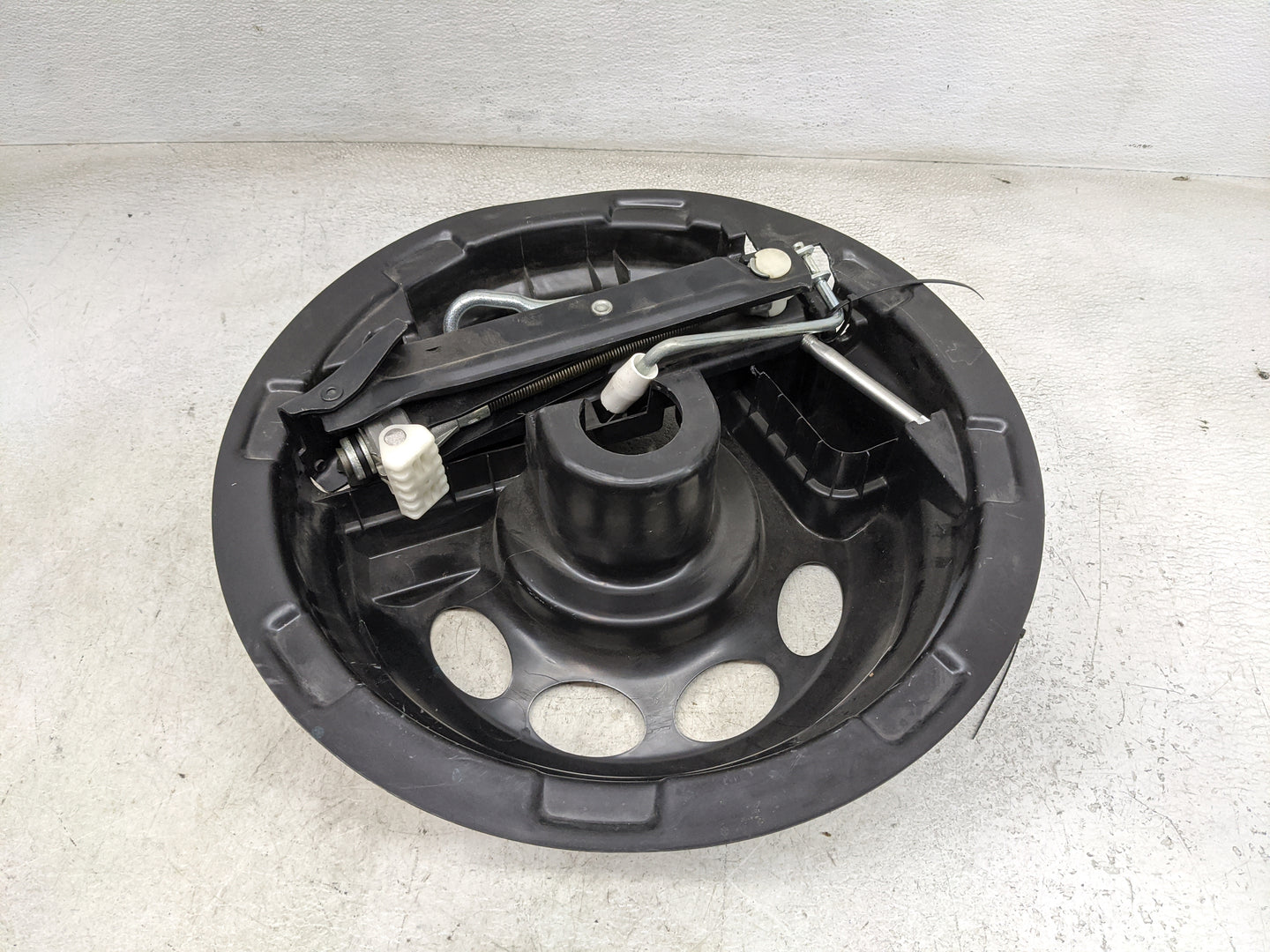 2005 Mercedes-benz Clk500 Spare Scissor Car Jack Black - Oemusedautoparts1.com
