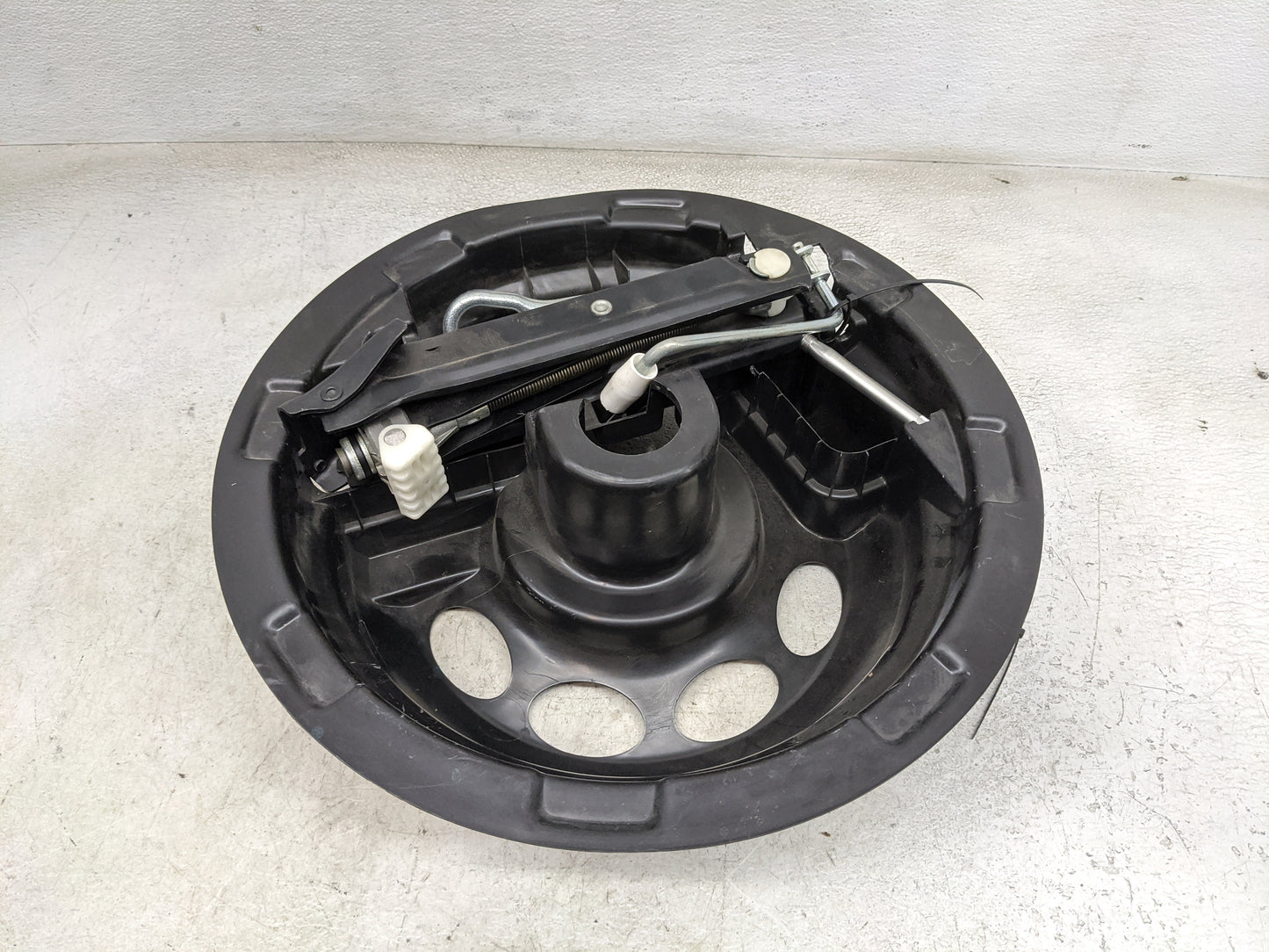 2005 Mercedes-benz Clk500 Spare Scissor Car Jack Black - Oemusedautoparts1.com