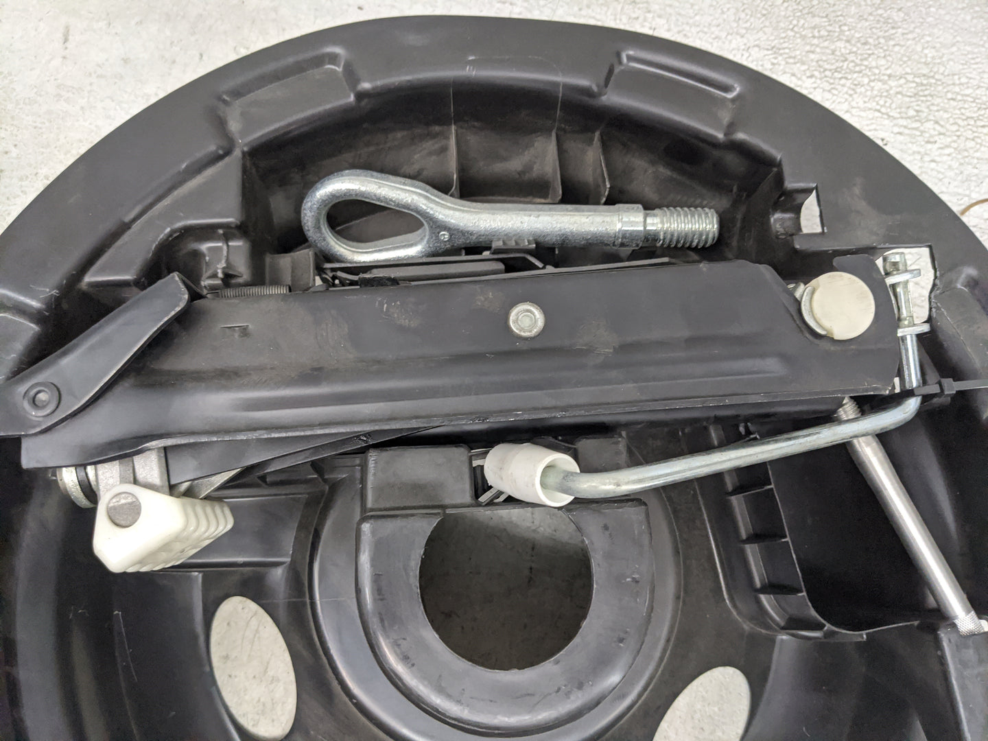 2005 Mercedes-benz Clk500 Spare Scissor Car Jack Black - Oemusedautoparts1.com
