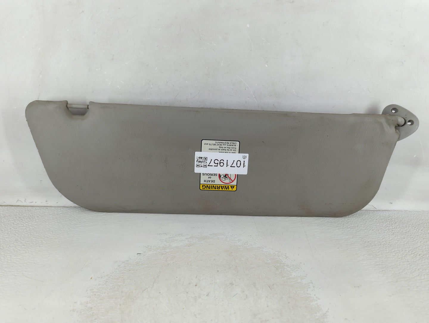 2005 Mercedes-Benz E250 Sun Visor Shade Replacement Passenger Right Mirror Fits Fits 2003 2004 2006 2007 2008 OEM Used Auto 