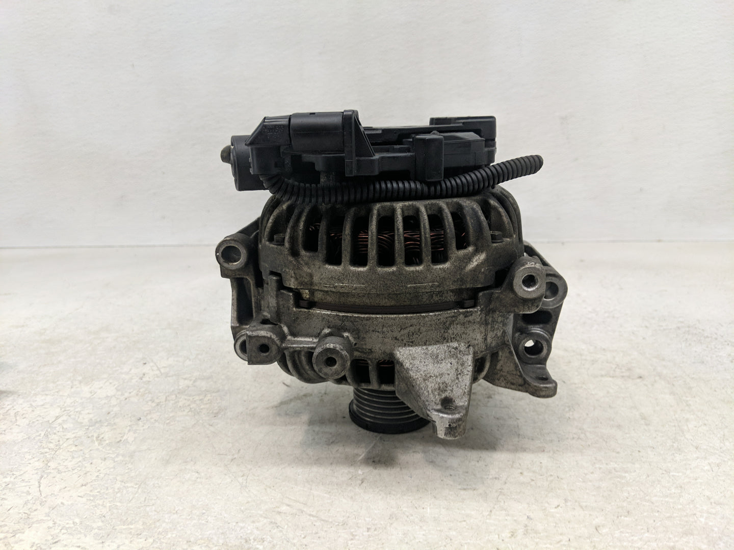 2005-2006 Mercedes-Benz E320 Alternator Replacement Generator Charging Assembly Engine OEM P/N:A 013 154 0002 0 124 625 014 