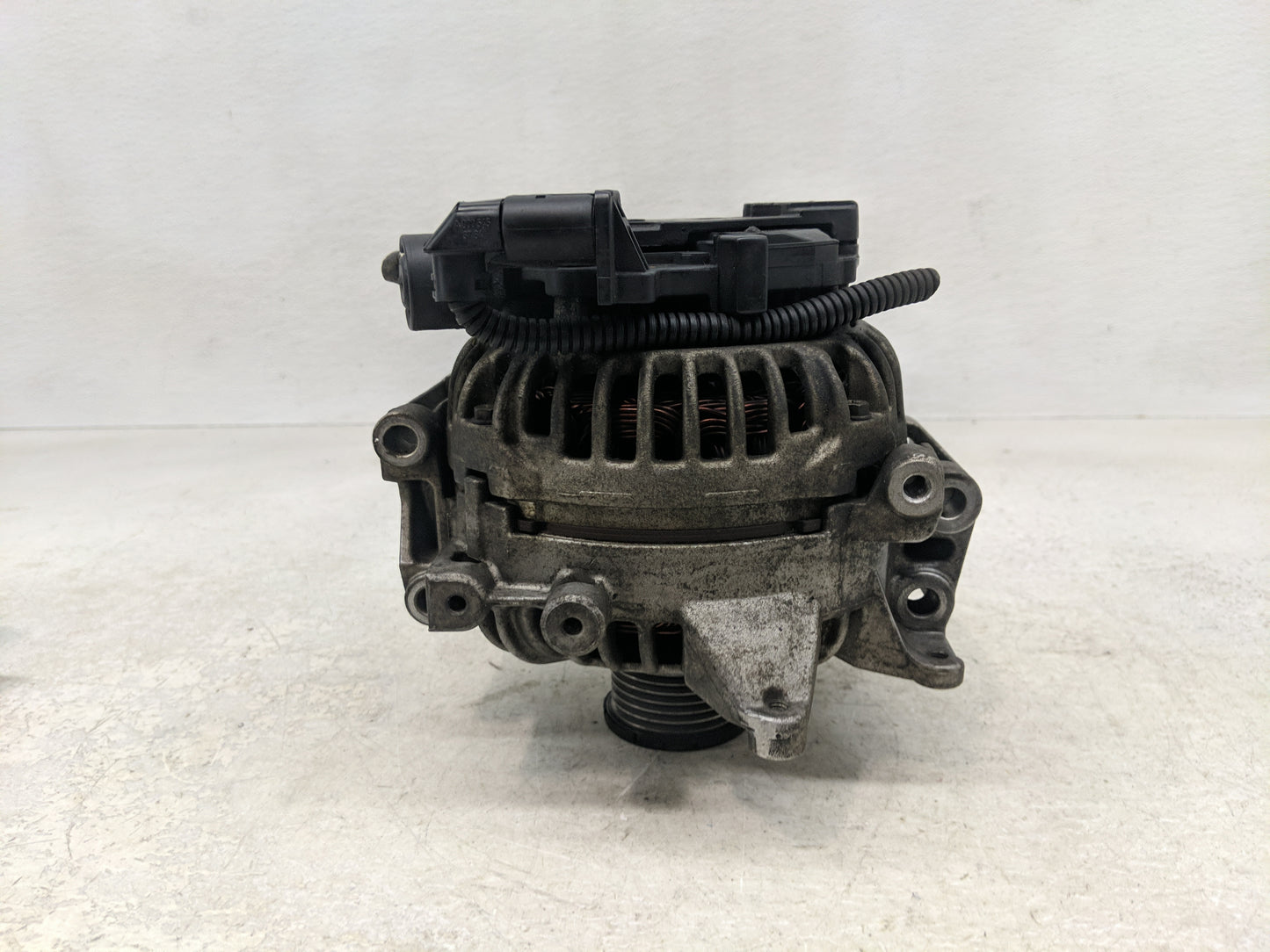 2005-2006 Mercedes-Benz E320 Alternator Replacement Generator Charging Assembly Engine OEM P/N:A 013 154 0002 0 124 625 014 