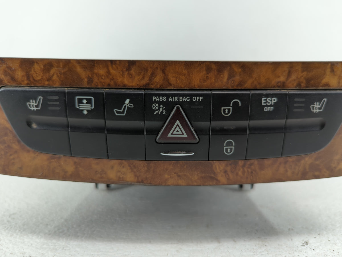 2003-2006 Mercedes-benz E320 Information Radio Display Screen - Oemusedautoparts1.com