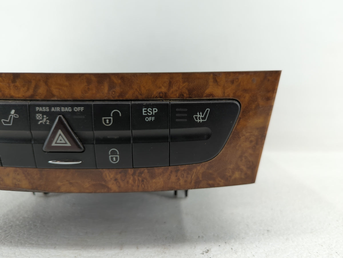 2003-2006 Mercedes-benz E320 Information Radio Display Screen - Oemusedautoparts1.com