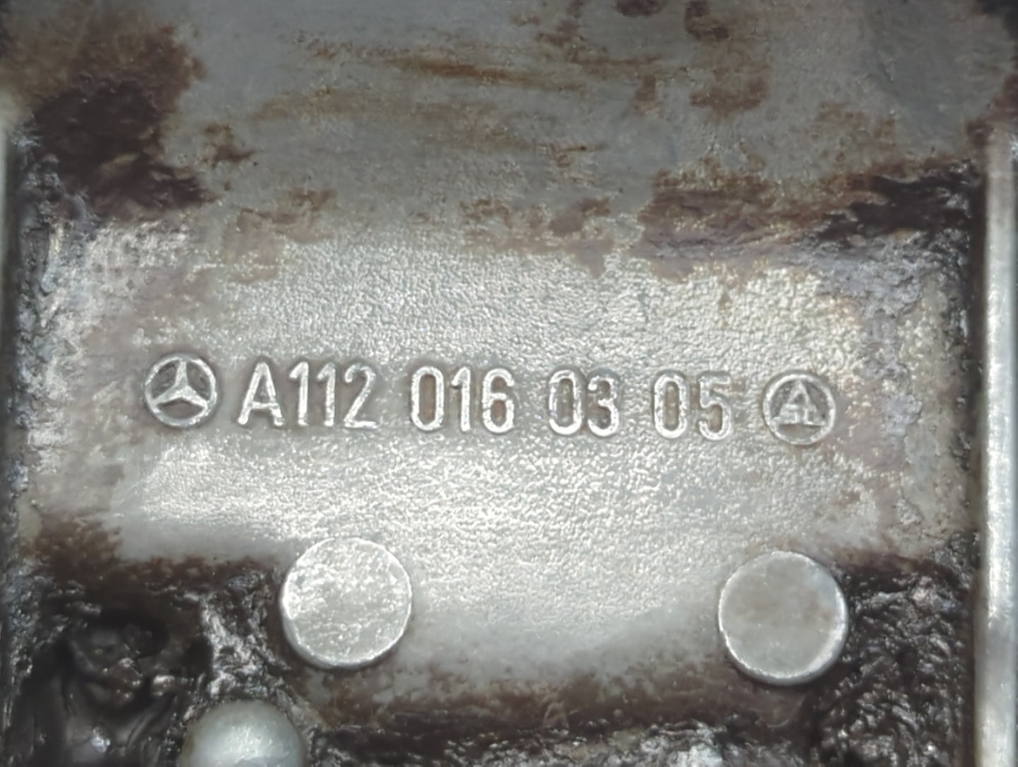 2005 Mercedes-Benz E320 Driver Left Cylinder Head Valve Cover P/N:A112 016 03 05 Fits OEM Used Auto Parts - Oemusedautoparts