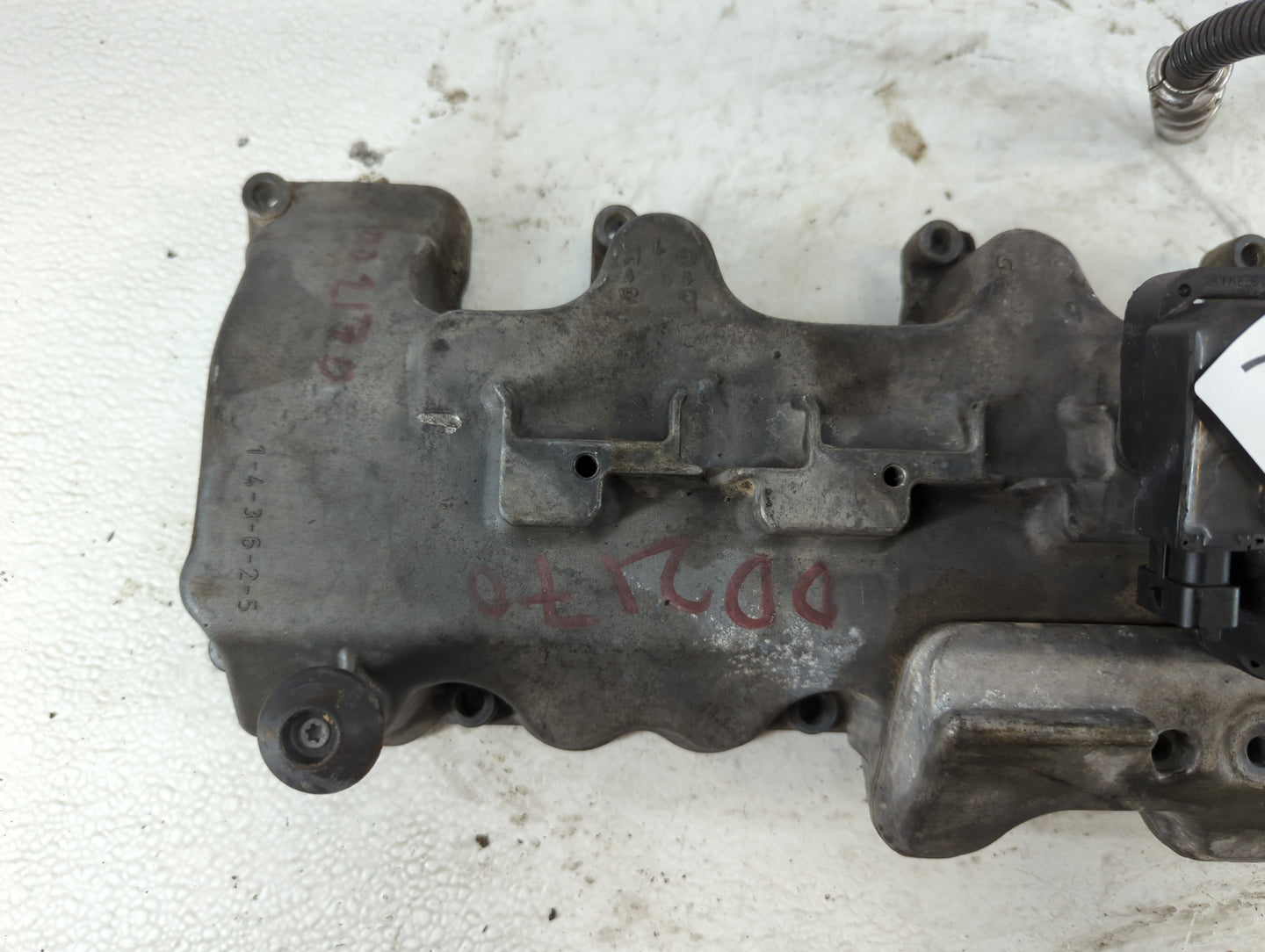 2005 Mercedes-Benz E320 Driver Left Cylinder Head Valve Cover P/N:A112 016 03 05 Fits OEM Used Auto Parts - Oemusedautoparts
