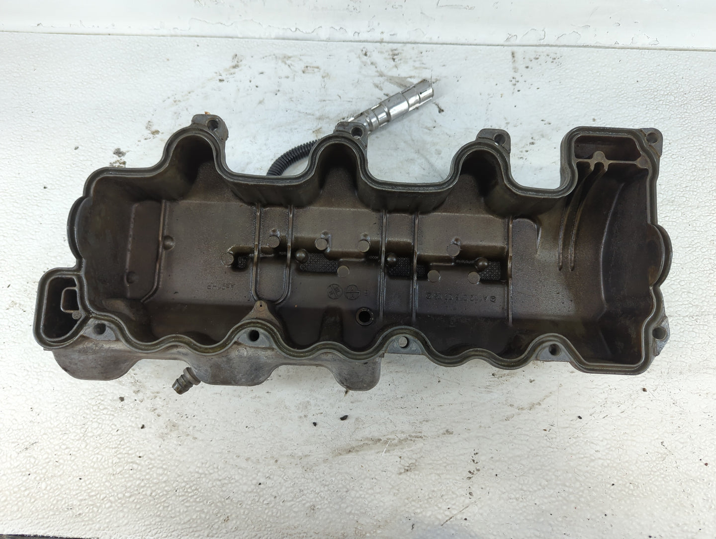 2005 Mercedes-Benz E320 Driver Left Cylinder Head Valve Cover P/N:A112 016 03 05 Fits OEM Used Auto Parts - Oemusedautoparts