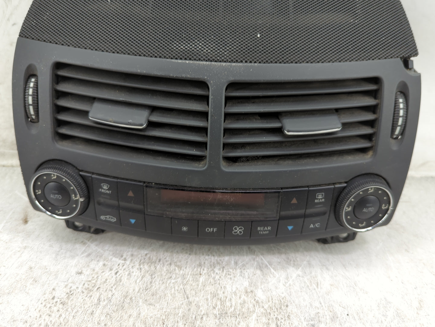 2005 Mercedes-Benz E500 Climate Control Module Temperature AC/Heater Replacement P/N:2118301585 Q:00023404 Fits OEM Used Aut