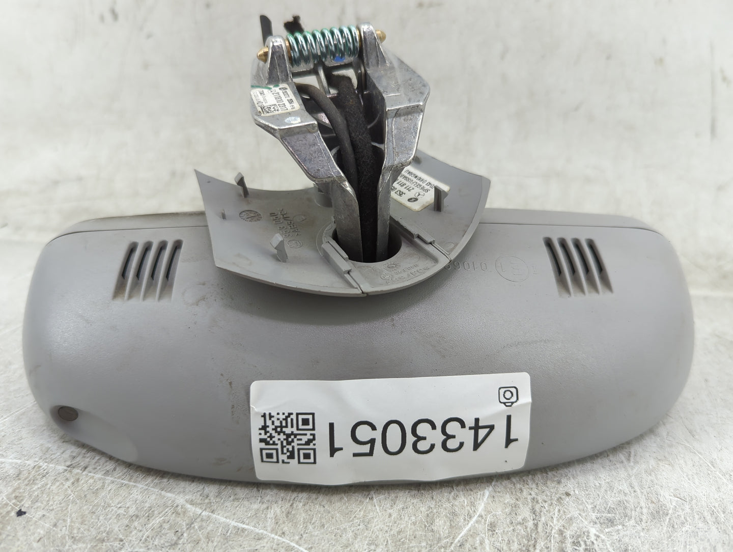 2005 Mercedes-Benz E500 Interior Rear View Mirror Replacement OEM P/N:211 811 0107 Fits OEM Used Auto Parts - Oemusedautopar