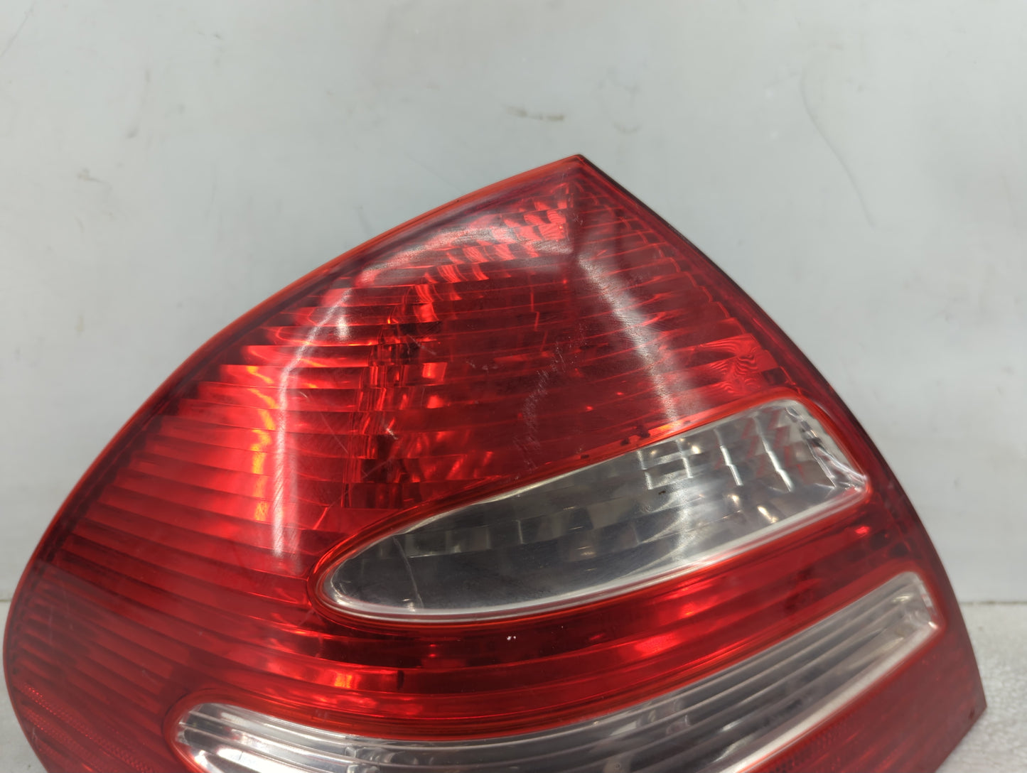 2003-2006 Mercedes-Benz E500 Tail Light Assembly Passenger Right OEM P/N:A2118200364 Fits Fits 2003 2004 2005 2006 OEM Used 