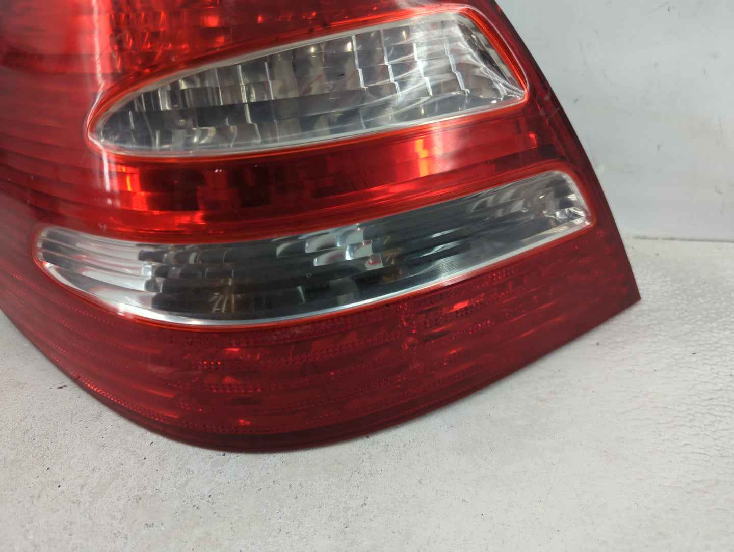 2003-2006 Mercedes-Benz E500 Tail Light Assembly Passenger Right OEM P/N:A2118200364 Fits Fits 2003 2004 2005 2006 OEM Used 