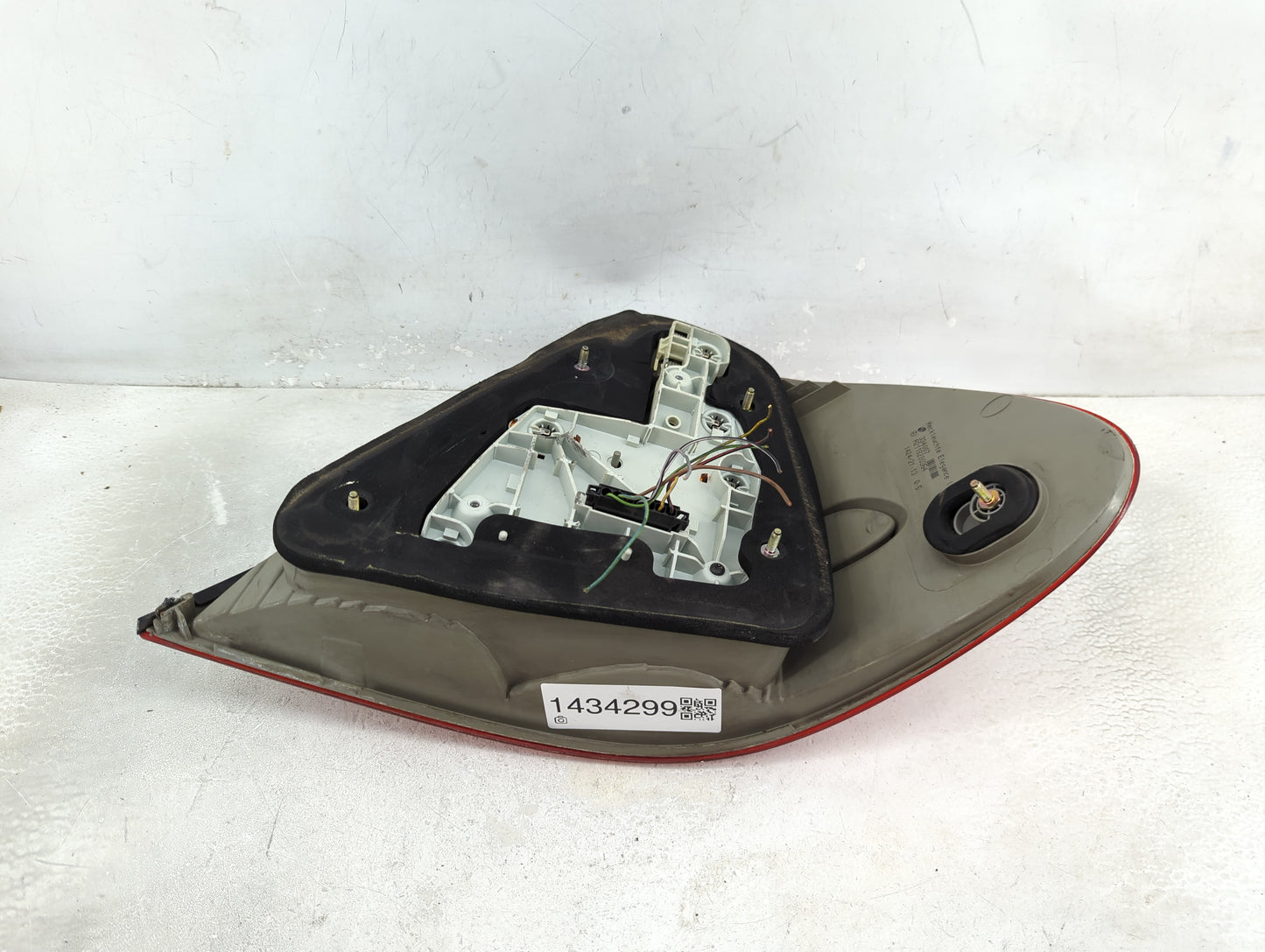 2003-2006 Mercedes-Benz E500 Tail Light Assembly Passenger Right OEM P/N:A2118200364 Fits Fits 2003 2004 2005 2006 OEM Used 
