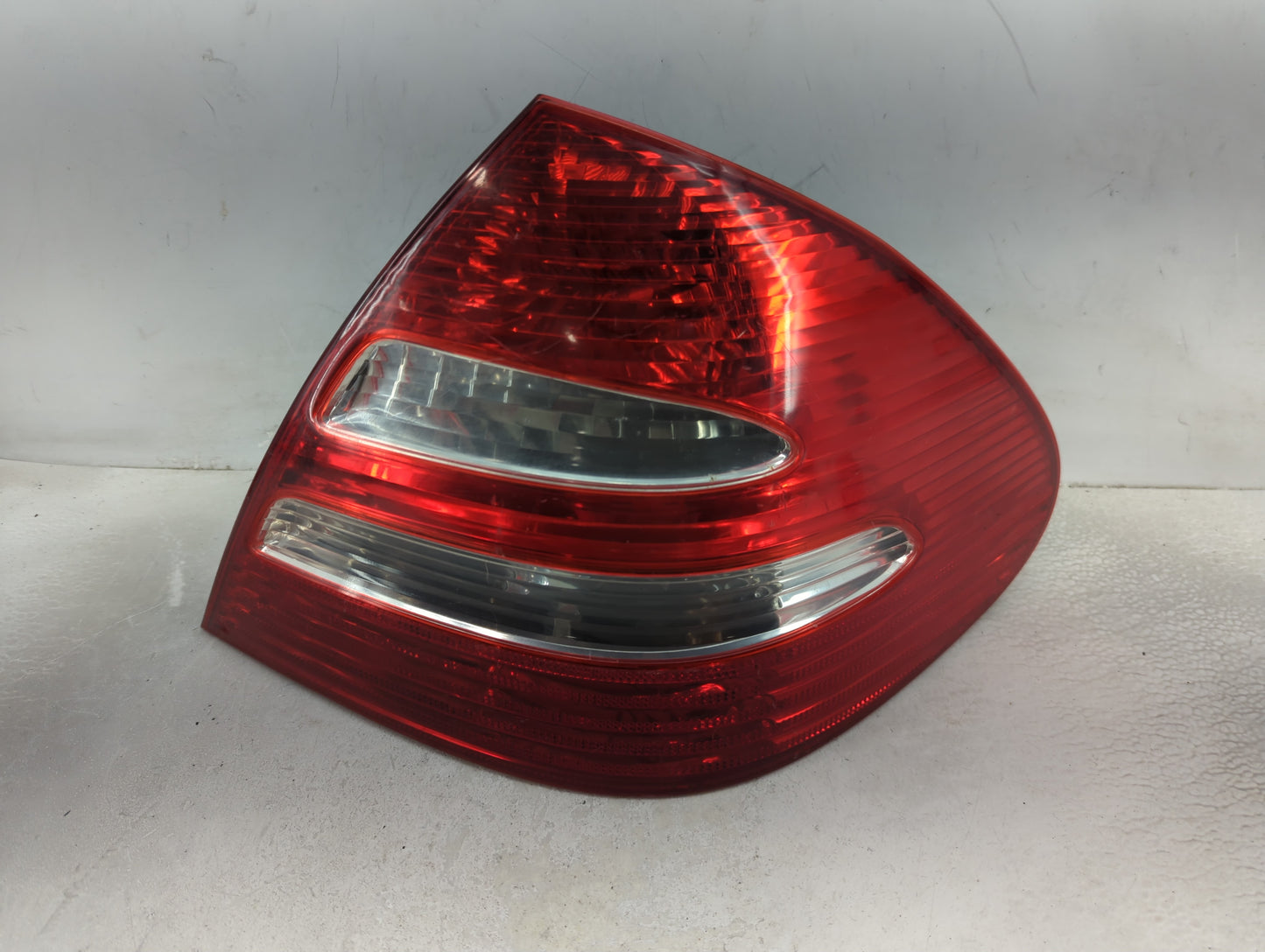 2003-2006 Mercedes-Benz E500 Tail Light Assembly Passenger Right OEM P/N:A2118200464 Fits Fits 2003 2004 2005 2006 OEM Used 