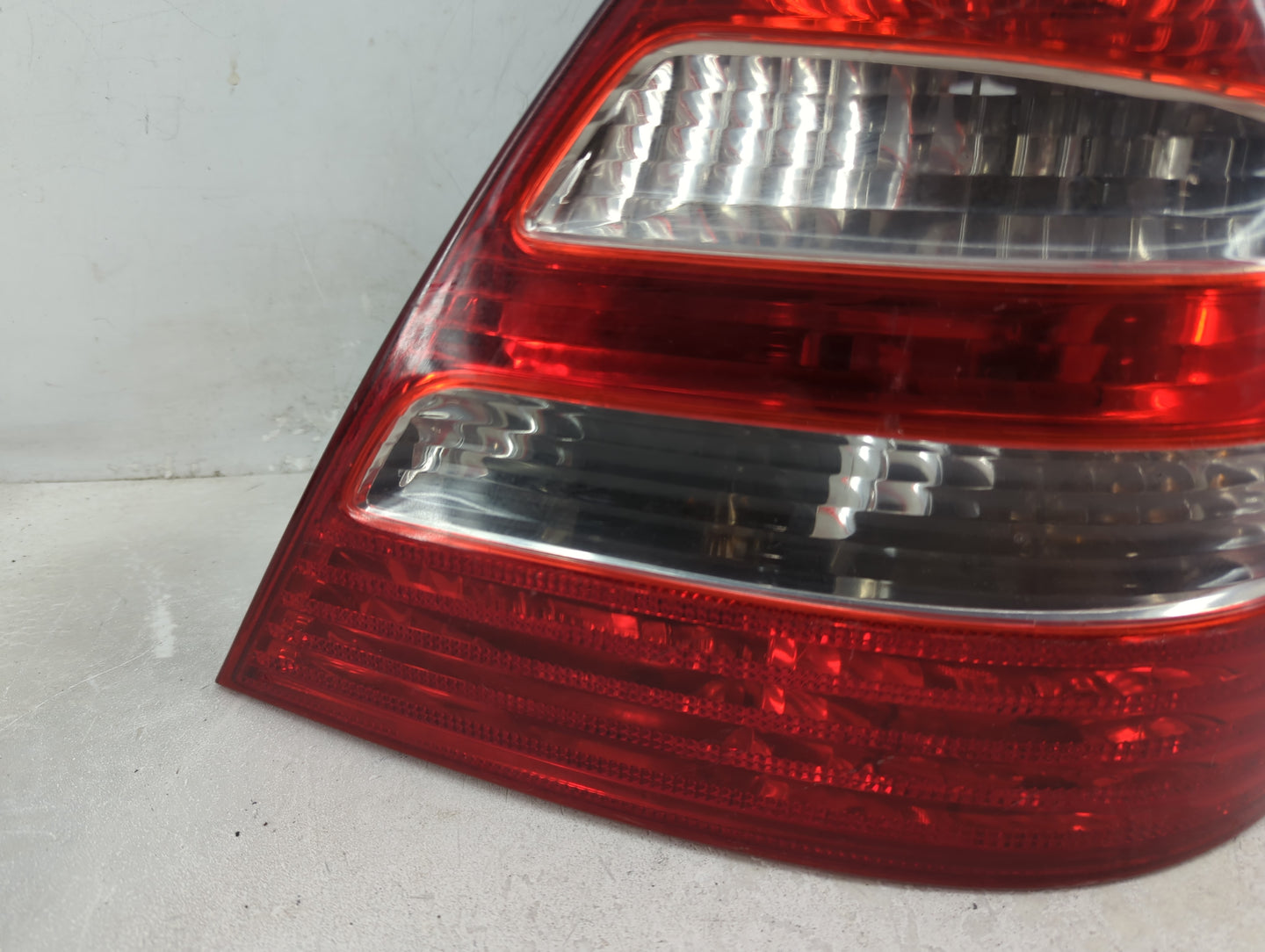 2003-2006 Mercedes-Benz E500 Tail Light Assembly Passenger Right OEM P/N:A2118200464 Fits Fits 2003 2004 2005 2006 OEM Used 