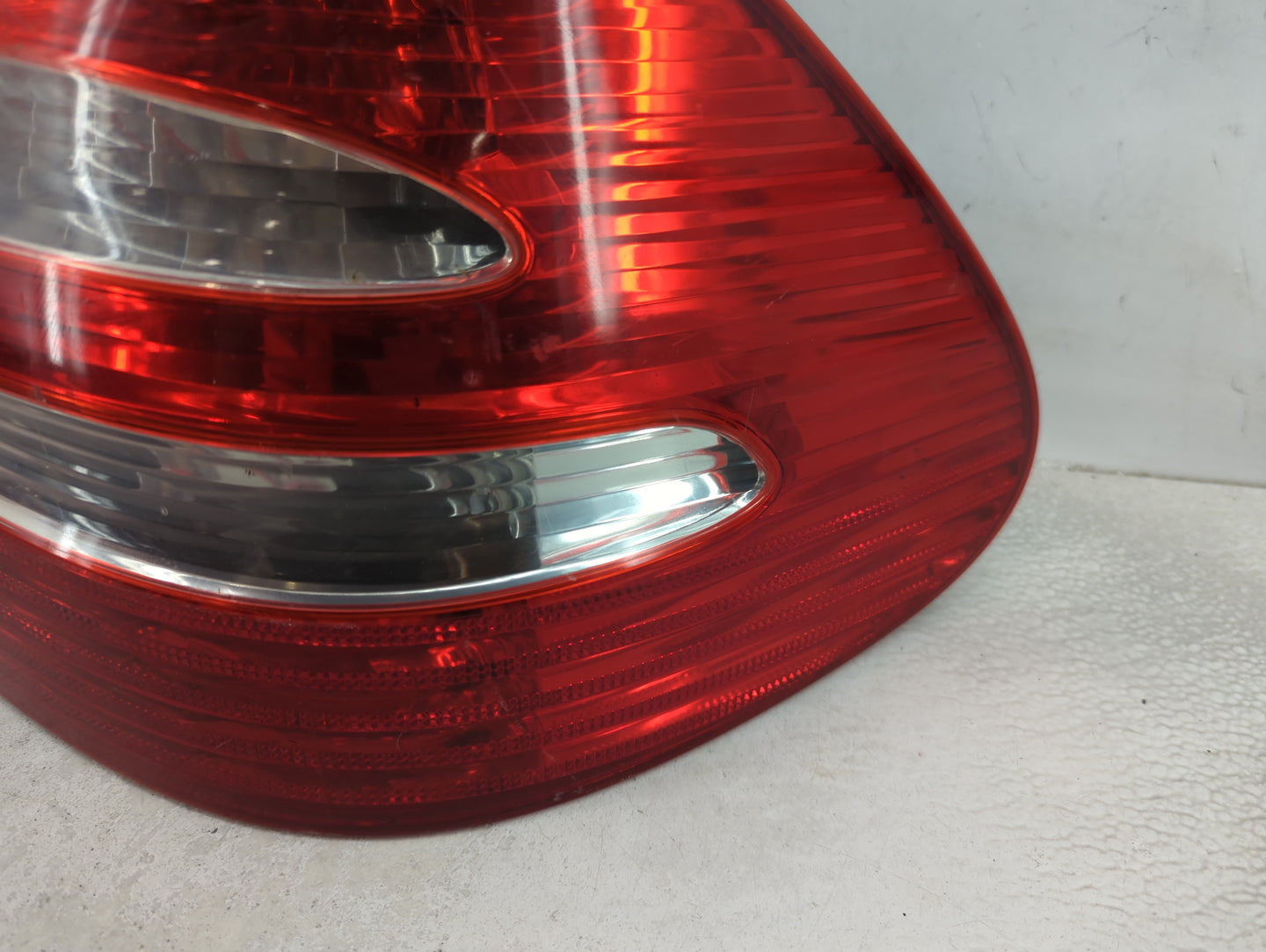 2003-2006 Mercedes-Benz E500 Tail Light Assembly Passenger Right OEM P/N:A2118200464 Fits Fits 2003 2004 2005 2006 OEM Used 
