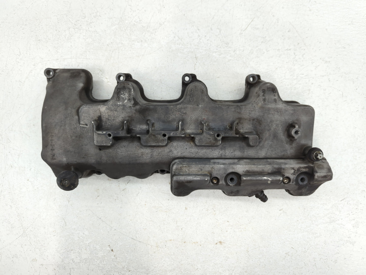 2005 Mercedes-Benz Ml350 Driver Left Cylinder Head Valve Cover P/N:A112 016 06 05 Fits OEM Used Auto Parts - Oemusedautopart