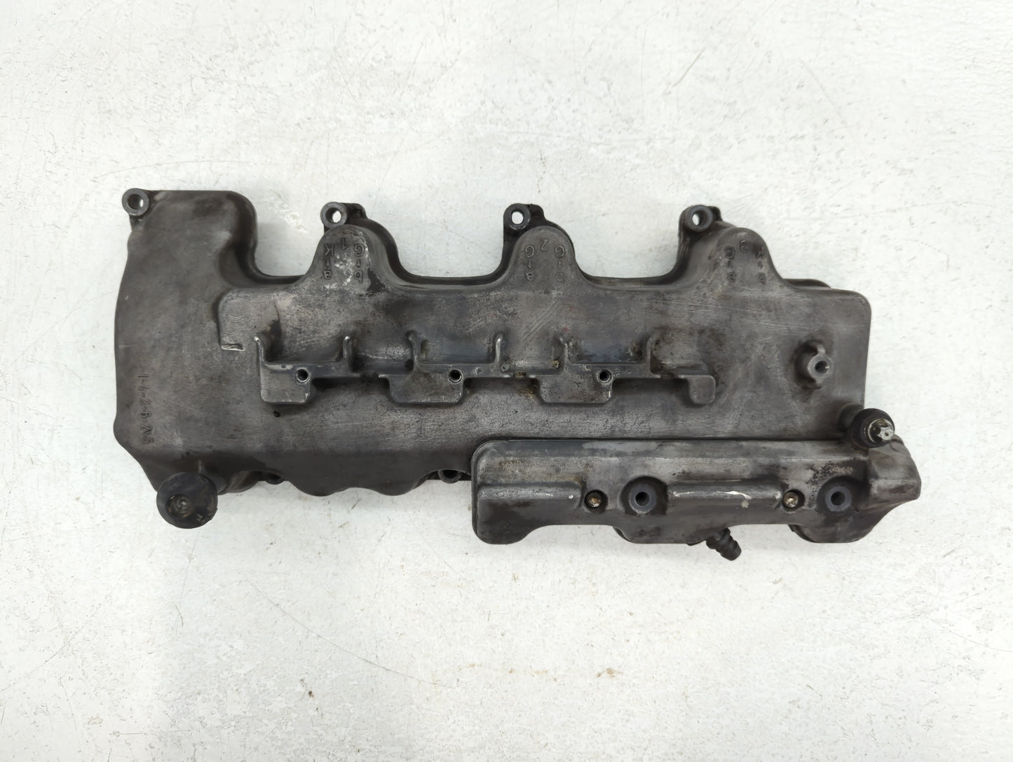 2005 Mercedes-Benz Ml350 Driver Left Cylinder Head Valve Cover P/N:A112 016 06 05 Fits OEM Used Auto Parts - Oemusedautopart