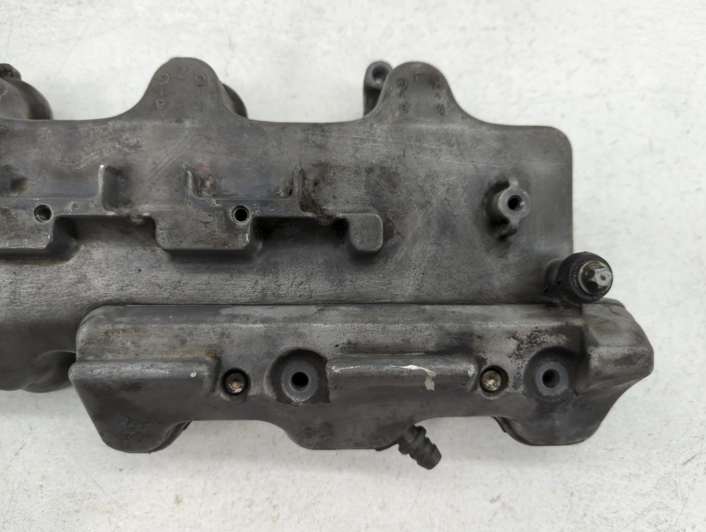 2005 Mercedes-Benz Ml350 Driver Left Cylinder Head Valve Cover P/N:A112 016 06 05 Fits OEM Used Auto Parts - Oemusedautopart