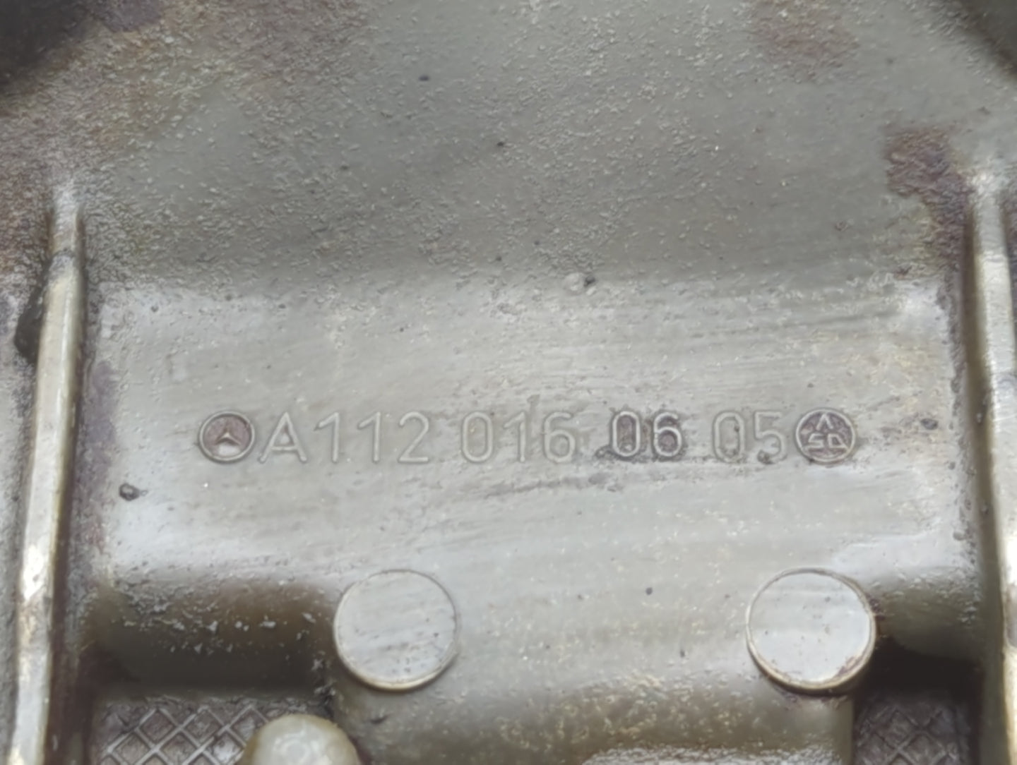 2005 Mercedes-Benz Ml350 Driver Left Cylinder Head Valve Cover P/N:A112 016 06 05 Fits OEM Used Auto Parts - Oemusedautopart
