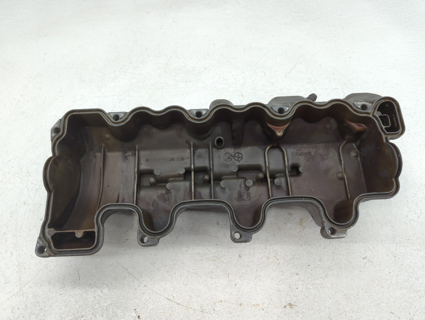 2005 Mercedes-Benz Ml350 Driver Left Cylinder Head Valve Cover P/N:A112 016 06 05 Fits OEM Used Auto Parts - Oemusedautopart