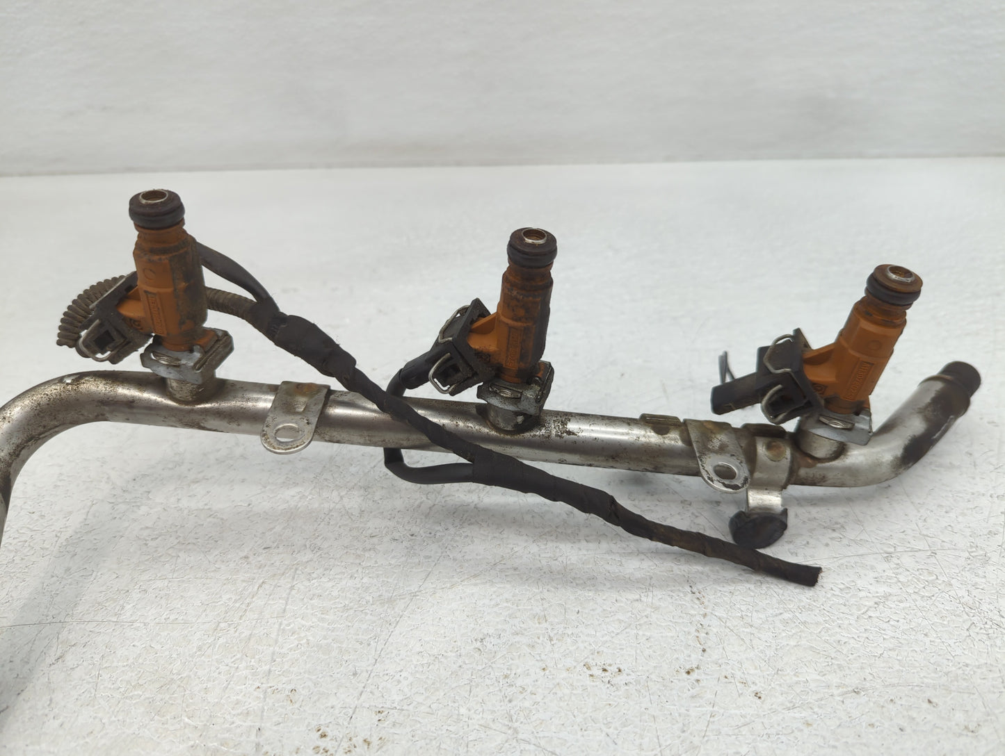 2005 Mercedes-Benz Ml350 Fuel Injectors P/N:A 112 70 10 95 Fits OEM Used Auto Parts - Oemusedautoparts1.com