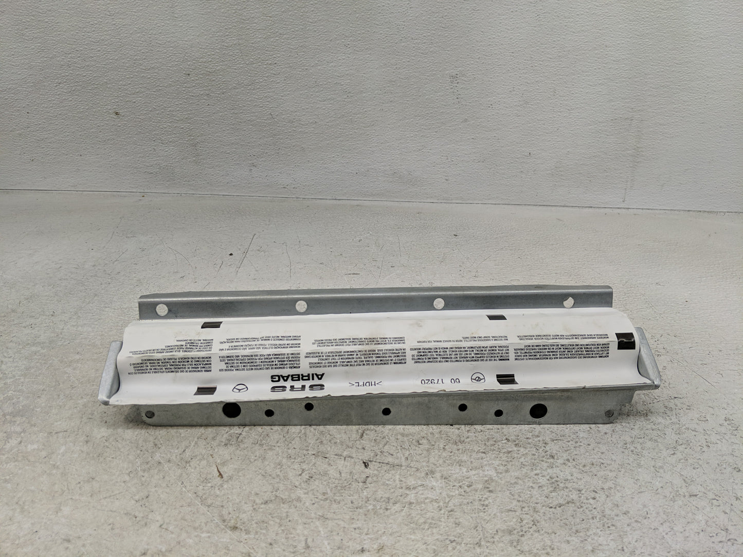 2005-2011 Mercedes-Benz Slk350 Air Bag Passenger Right Knee OEM P/N:1718600605 Fits Fits 2005 2006 2007 2008 2009 2010 2011 