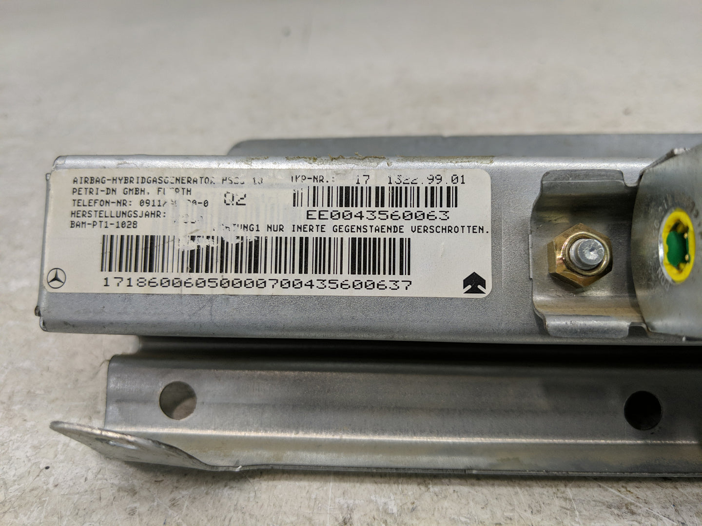 2005-2011 Mercedes-Benz Slk350 Air Bag Passenger Right Knee OEM P/N:1718600605 Fits Fits 2005 2006 2007 2008 2009 2010 2011 