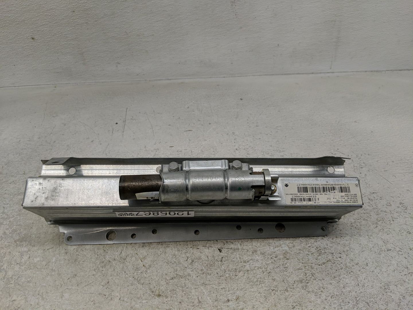 2005-2011 Mercedes-Benz Slk350 Air Bag Passenger Right Knee OEM P/N:1718600605 Fits Fits 2005 2006 2007 2008 2009 2010 2011 