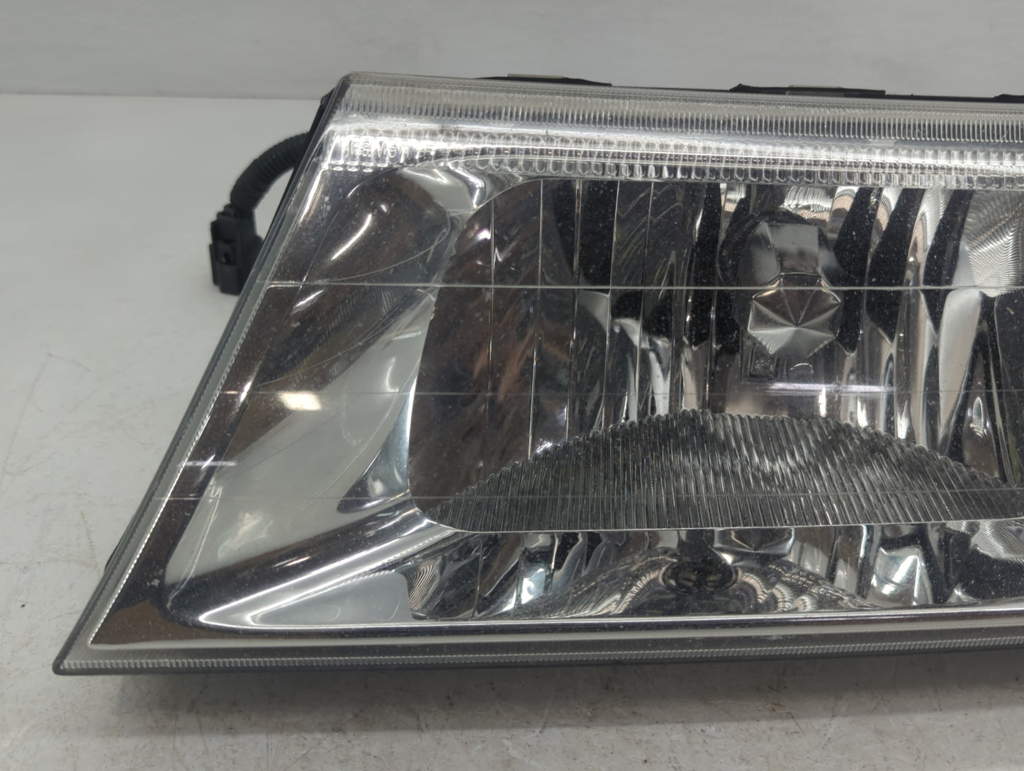 2005 Mercury Grand Marquis Driver Left Oem Head Light Headlight Lamp - Oemusedautoparts1.com