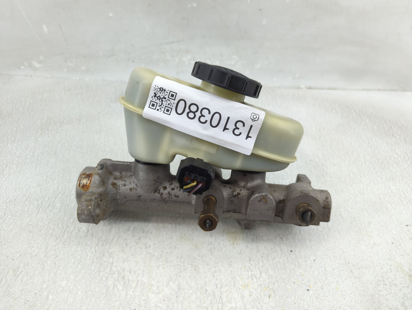 2001-2011 Mercury Grand Marquis Brake Master Cylinder 1310380 - Oemusedautoparts1.com
